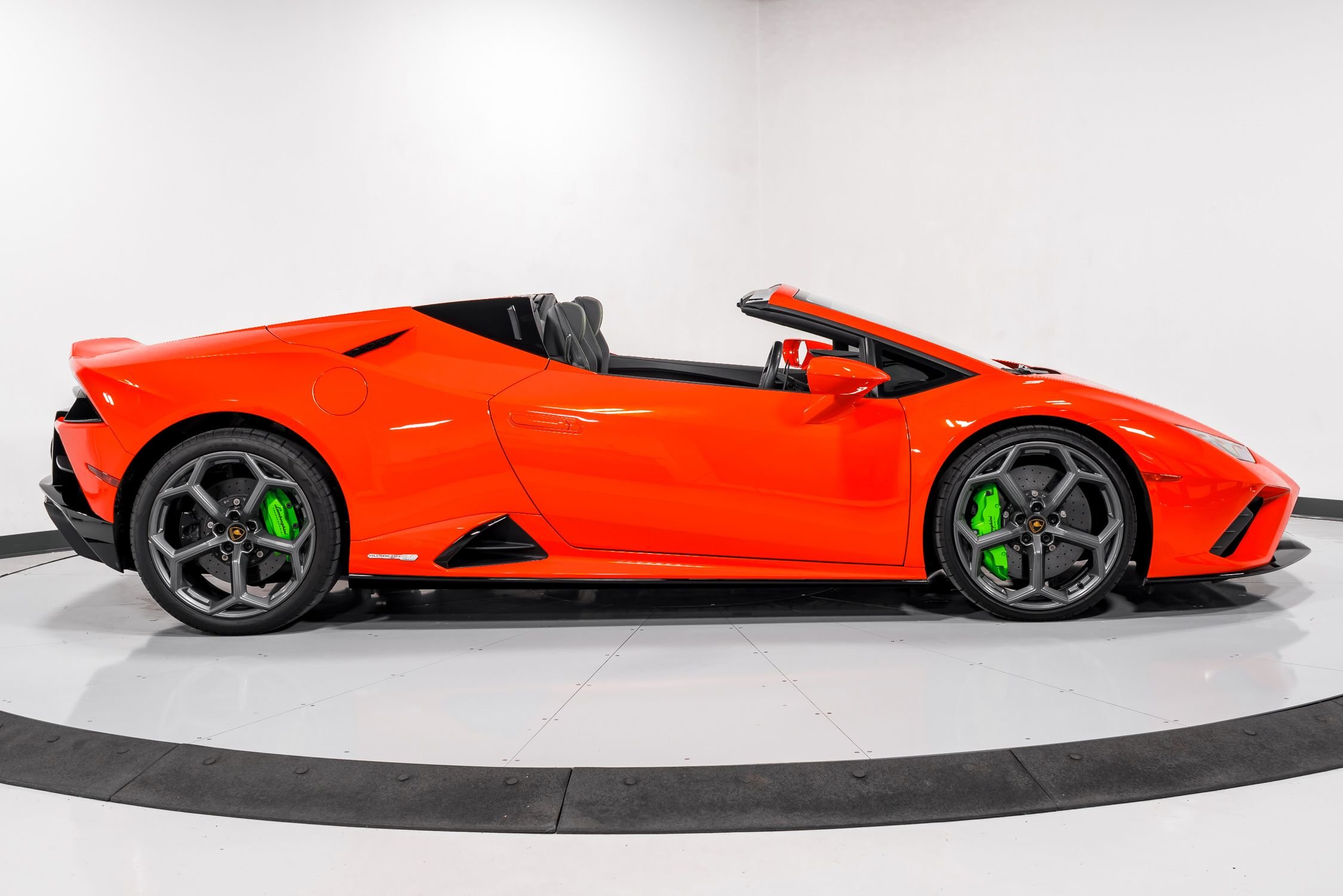 2023 Lamborghini Huracan Evo Base photo 2