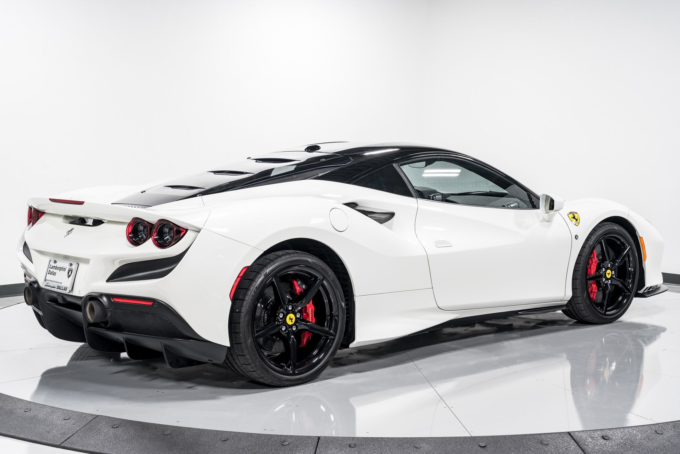Ferrari キャディバッグ ホワイト・ブラック 2024 Ferrari SF90 Spider Ultra Spec for Sale | Jacobs