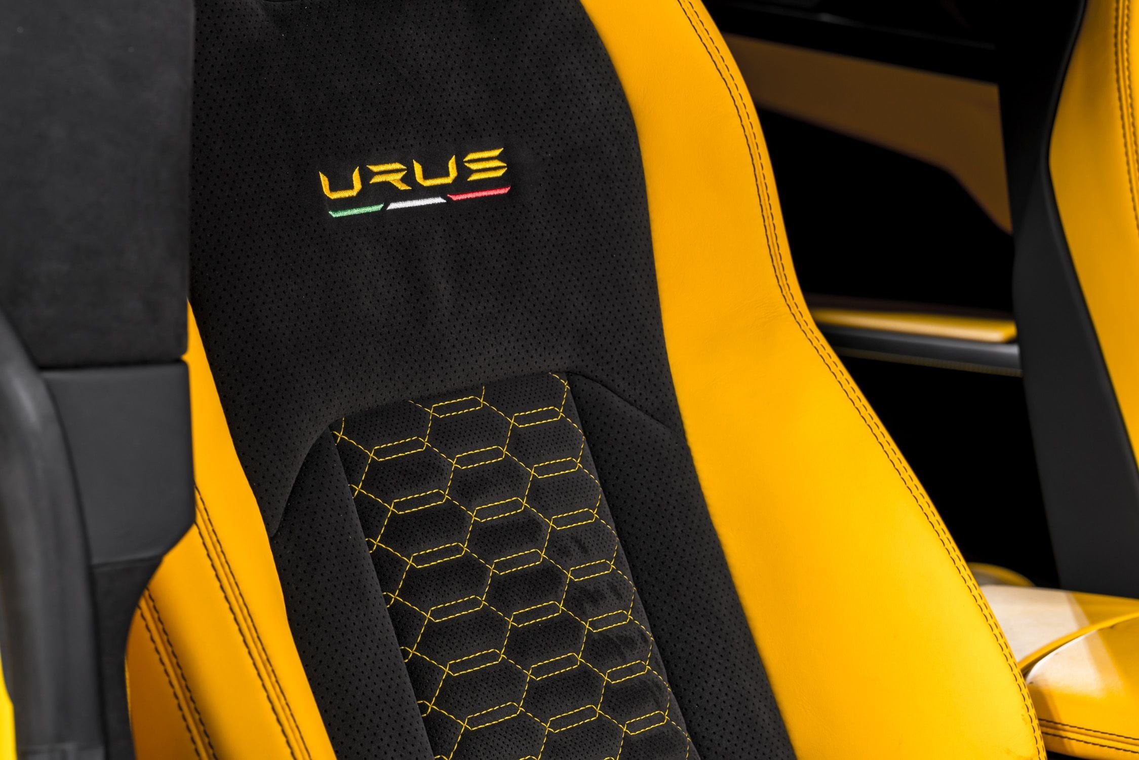 2022 Lamborghini Urus Certified 42