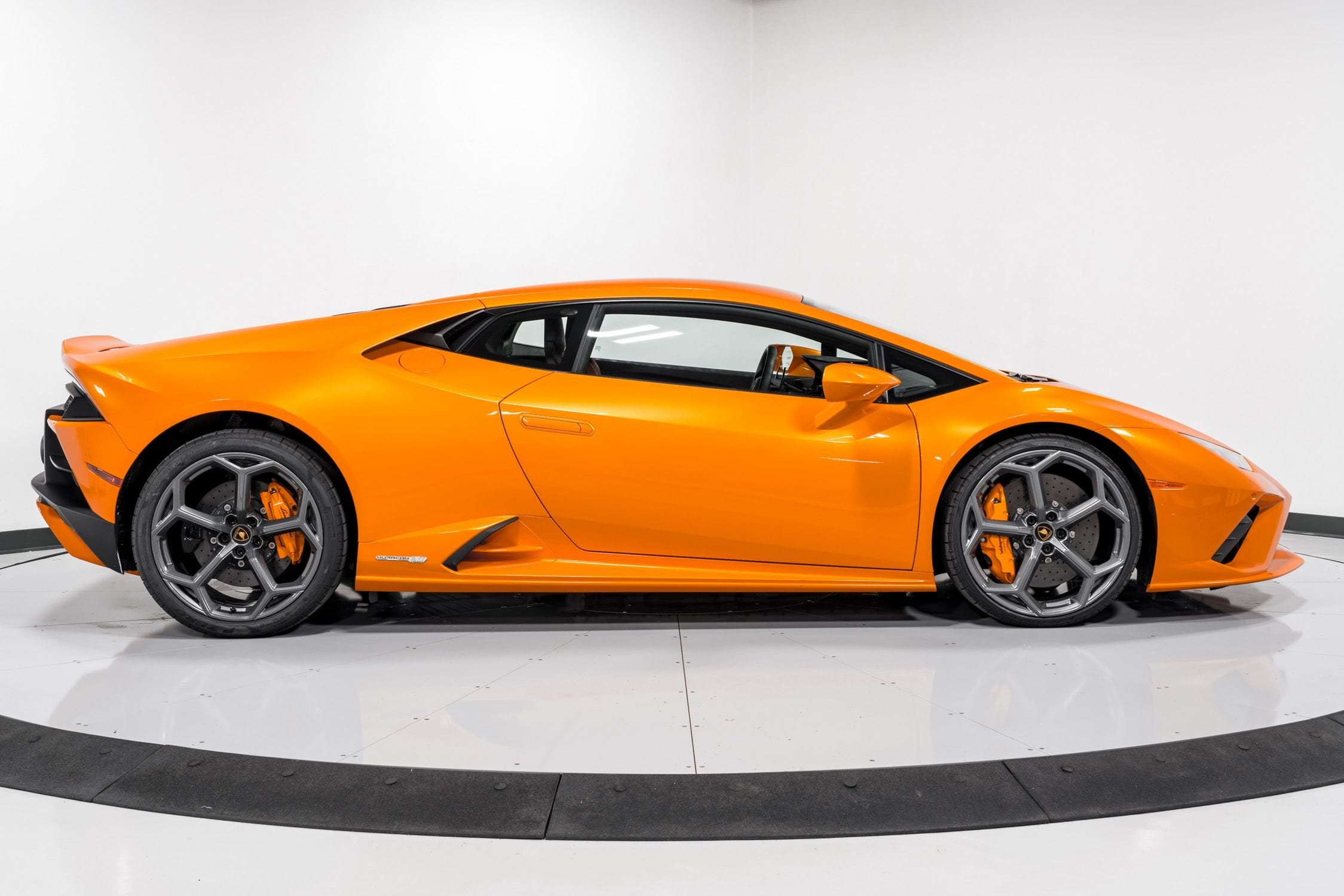 2023 Lamborghini Huracan EVO Coupe RWD  2