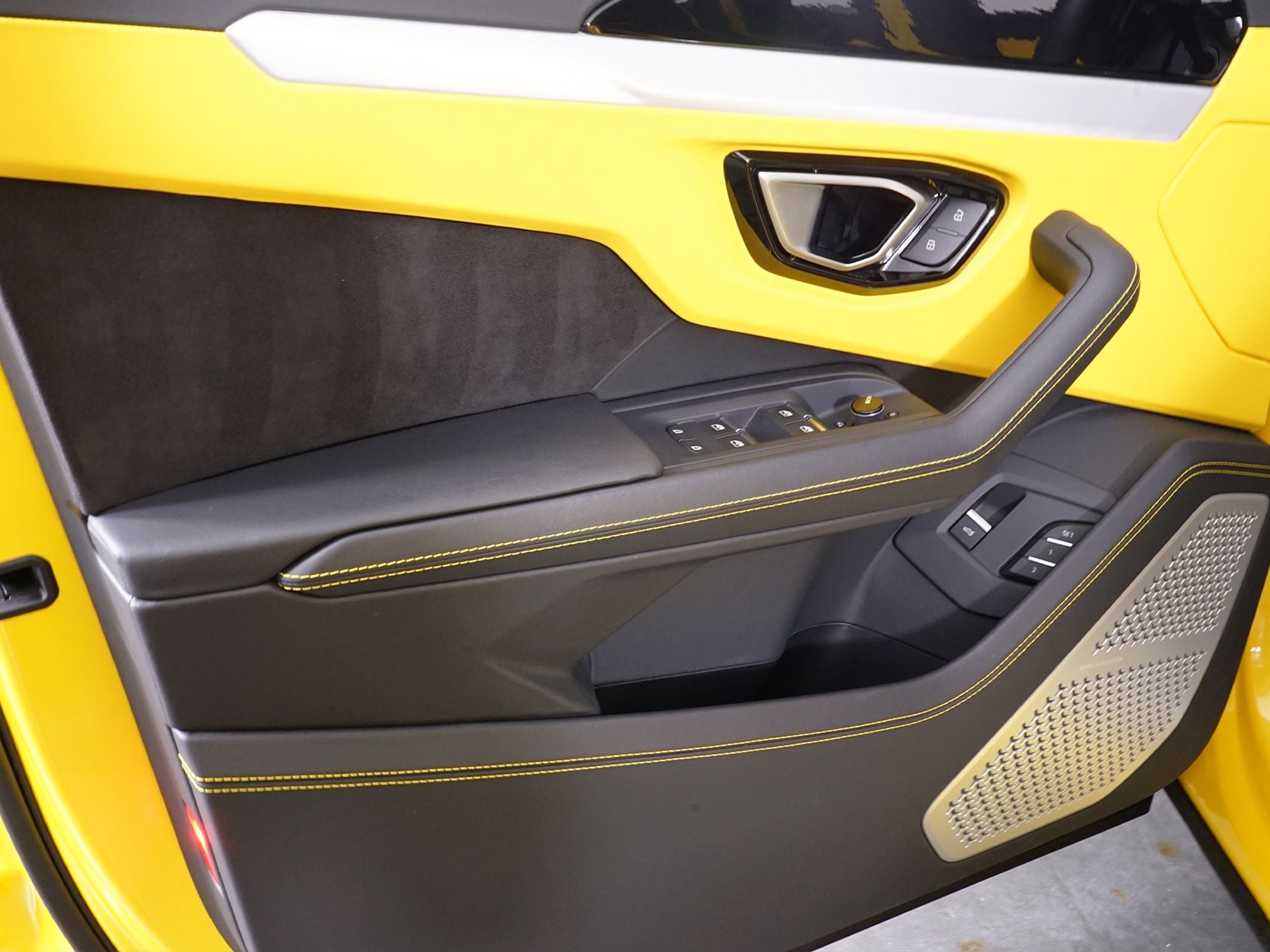 2023 Lamborghini Urus S - Photo 38
