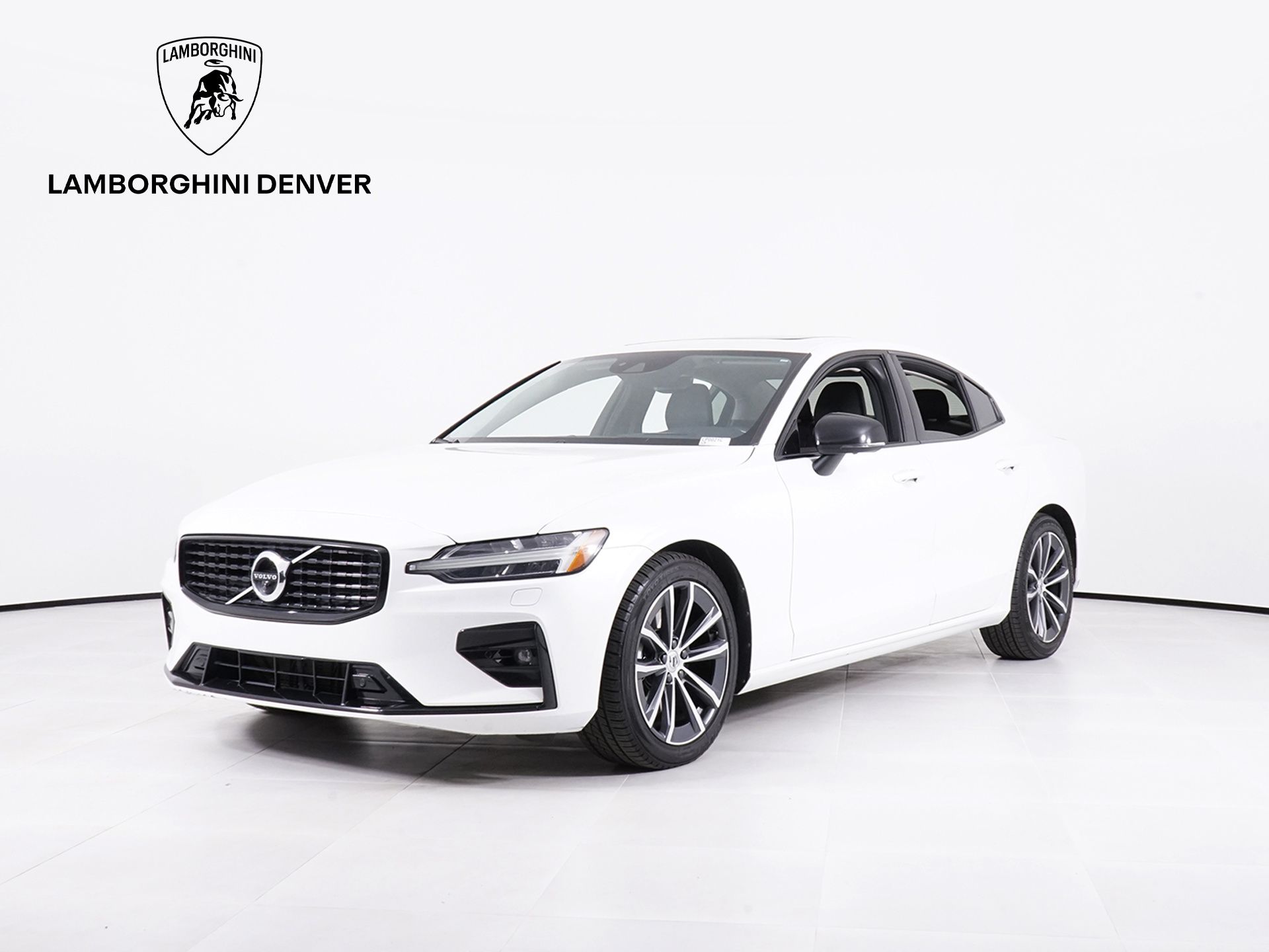 2022 Volvo S60 Momentum