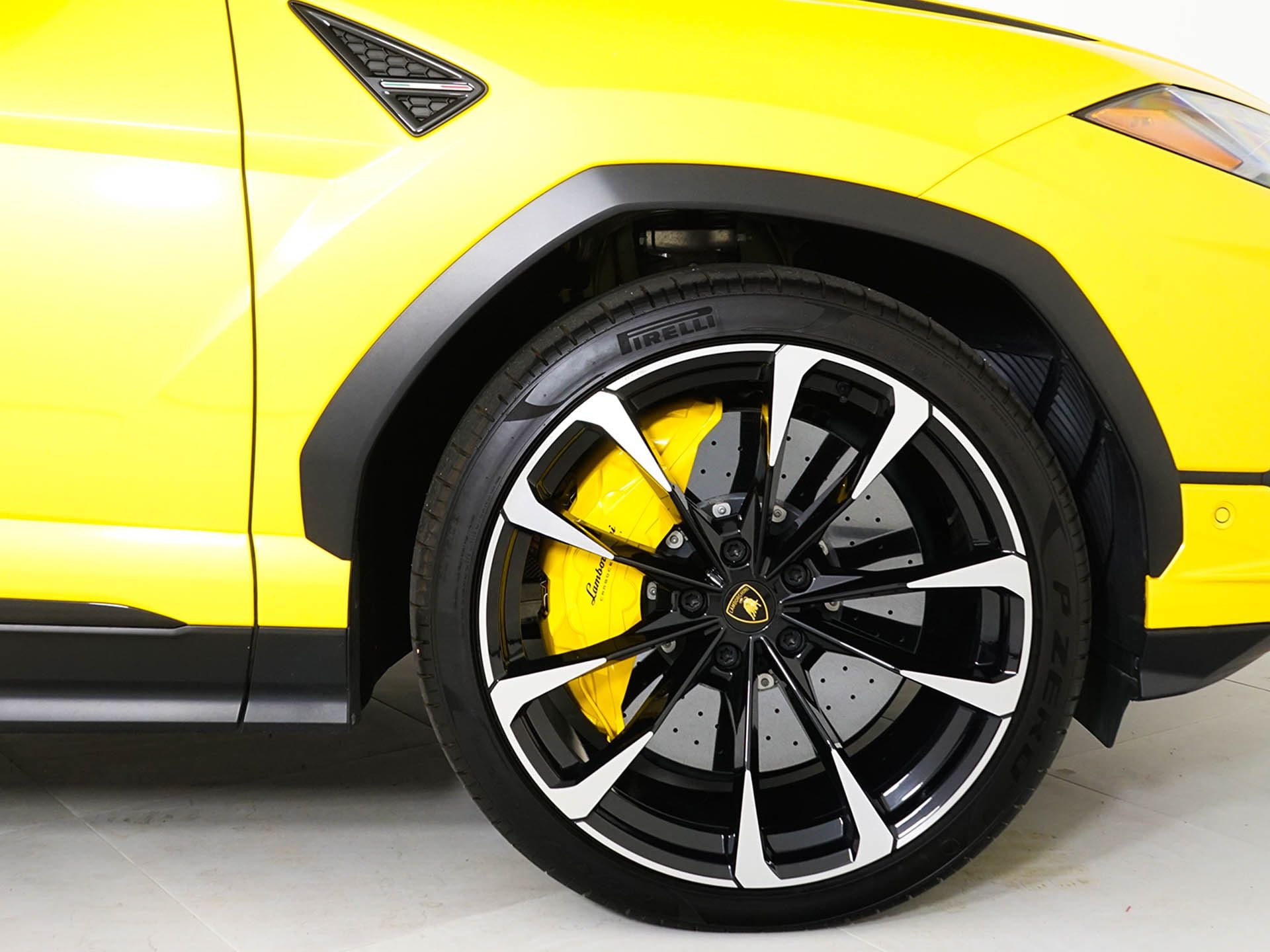2023 Lamborghini Urus S - Photo 16