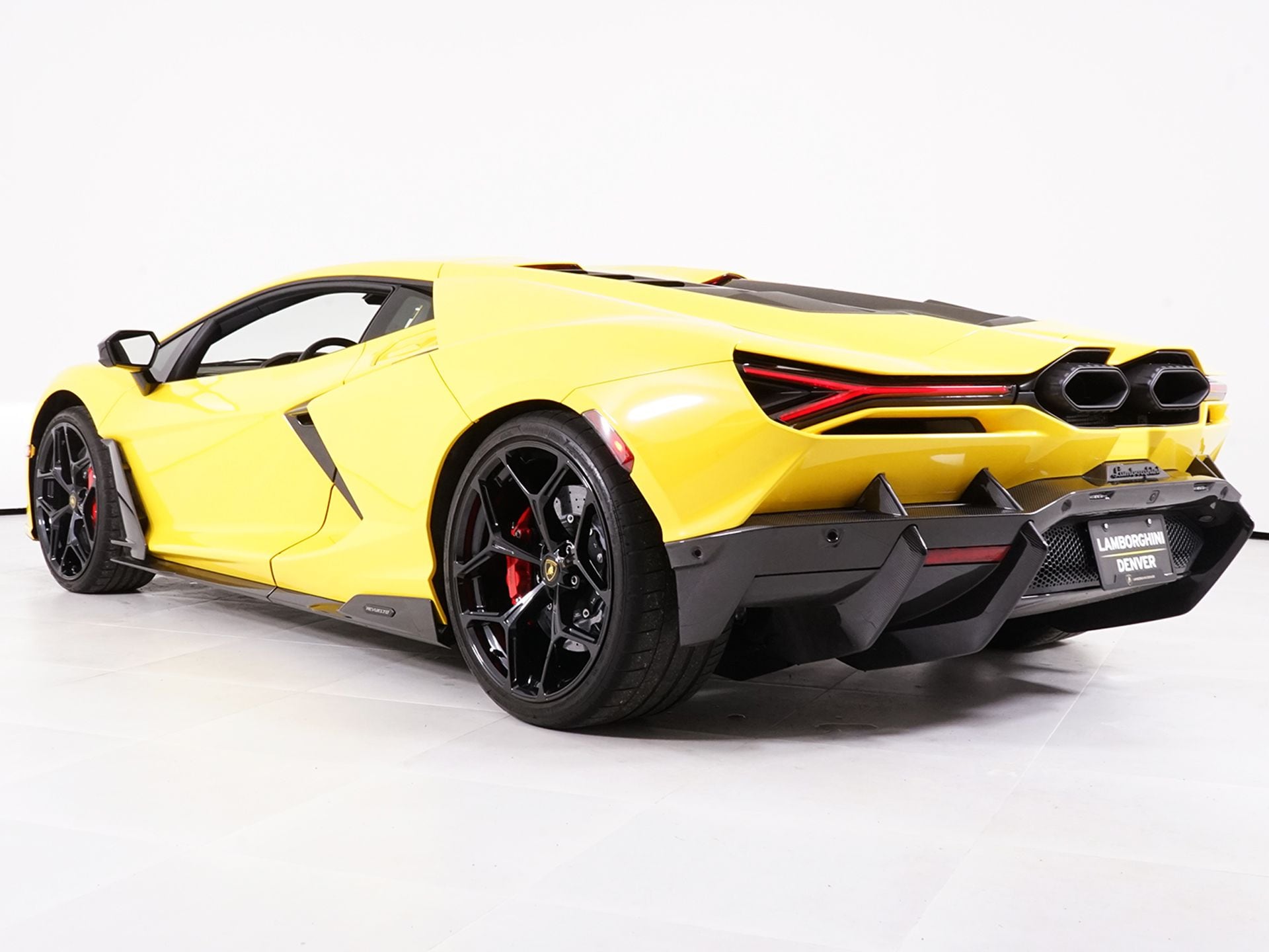 2025 Lamborghini Revuelto Base - Photo 18