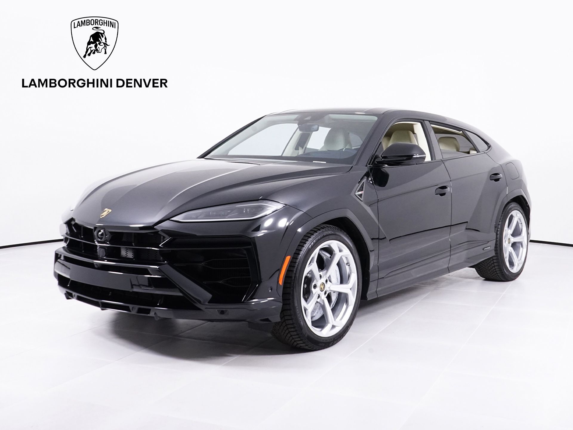 2026 Lamborghini Urus SE's photo