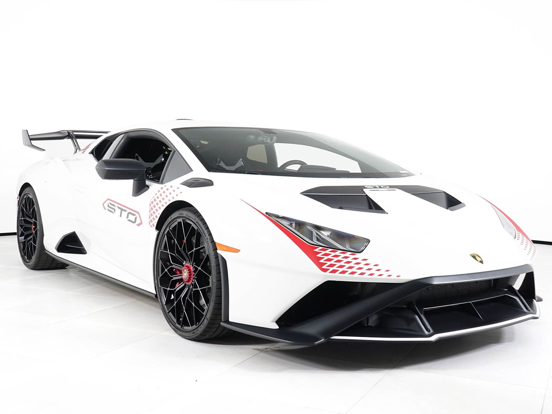 2022 Lamborghini Huracan STO - Photo 18