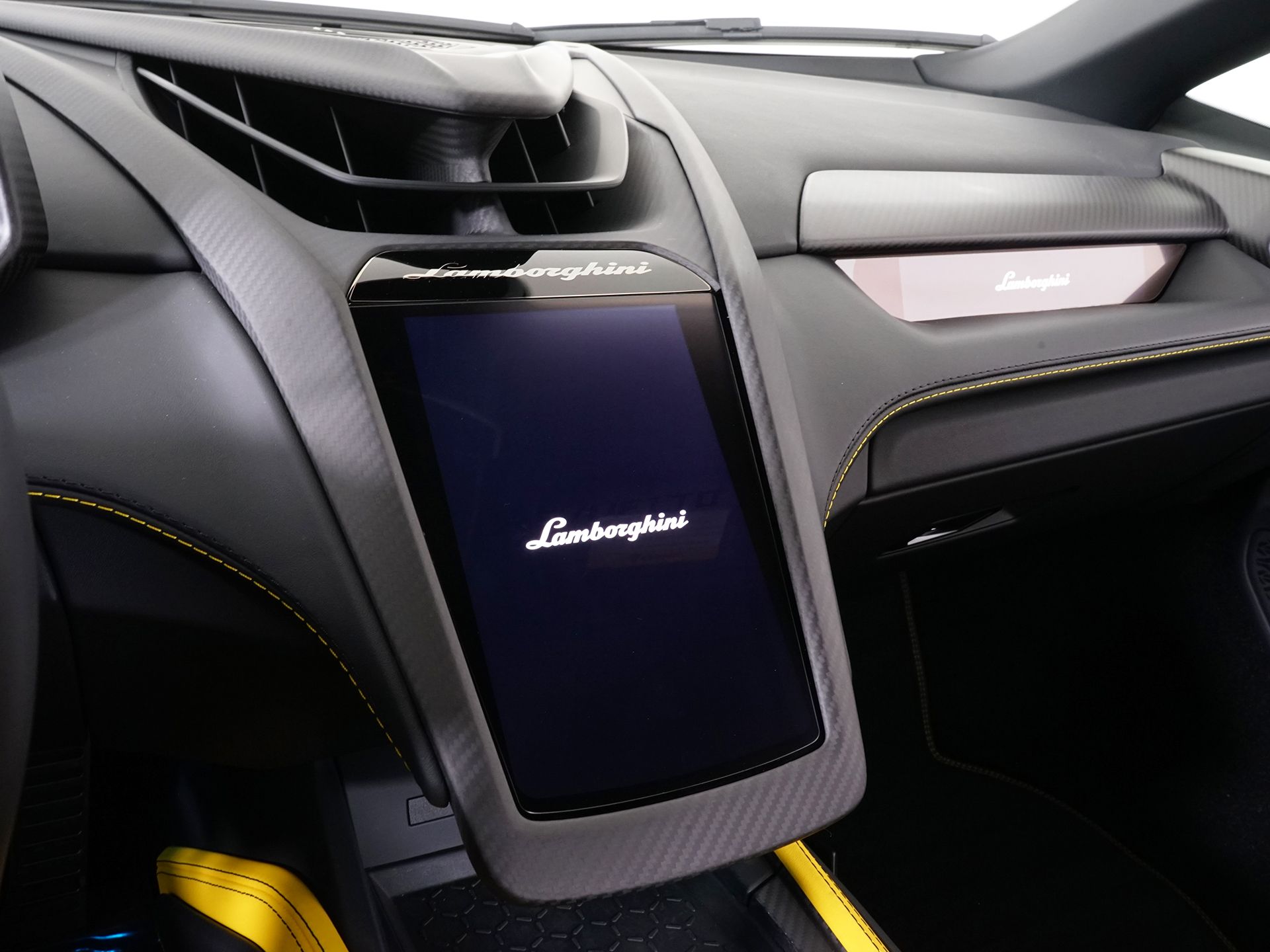 2025 Lamborghini Revuelto Base - Photo 25