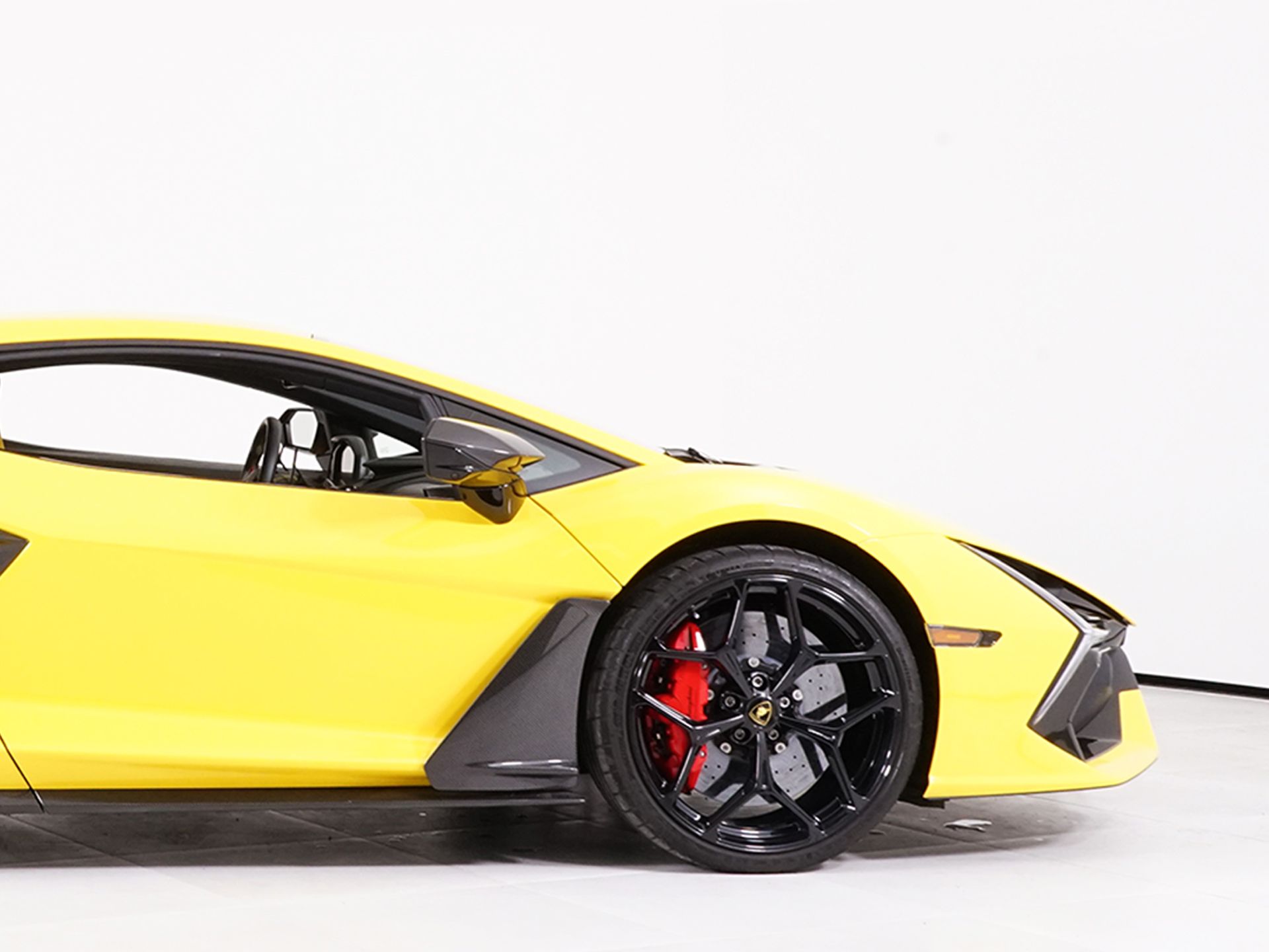 2025 Lamborghini Revuelto Base - Photo 15