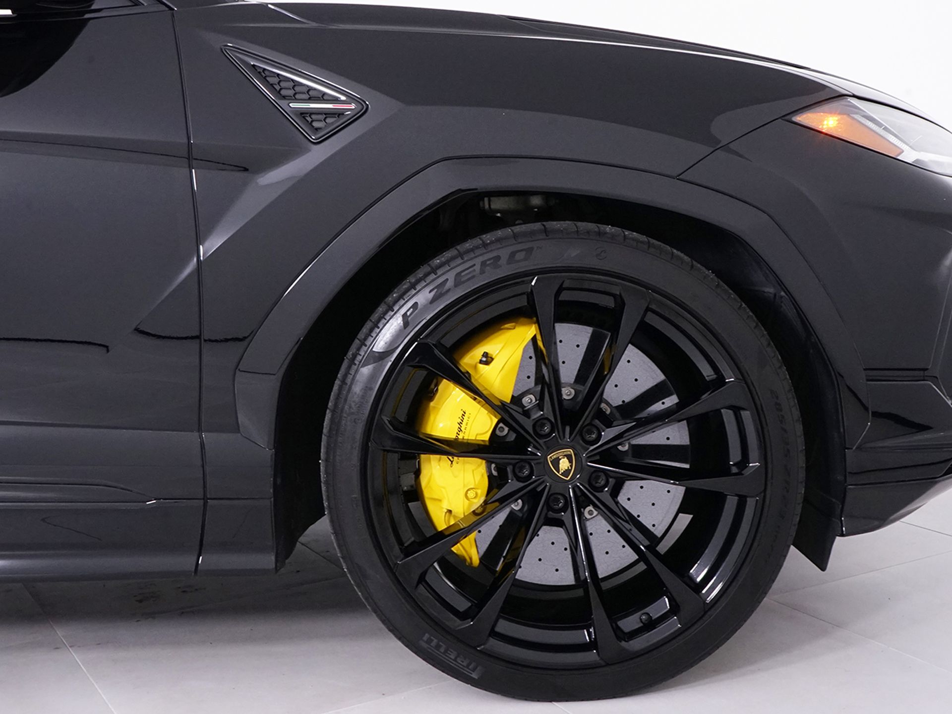 2023 Lamborghini Urus S - Photo 15