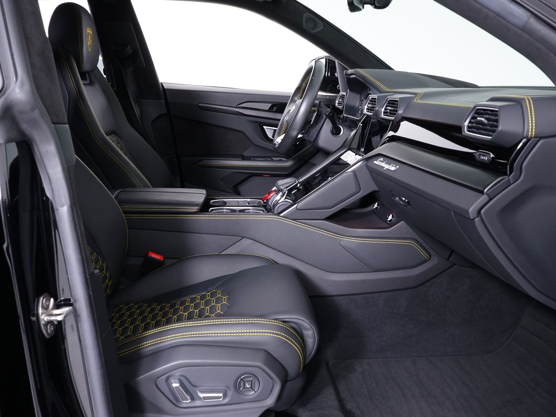 2023 Lamborghini Urus S - Photo 31