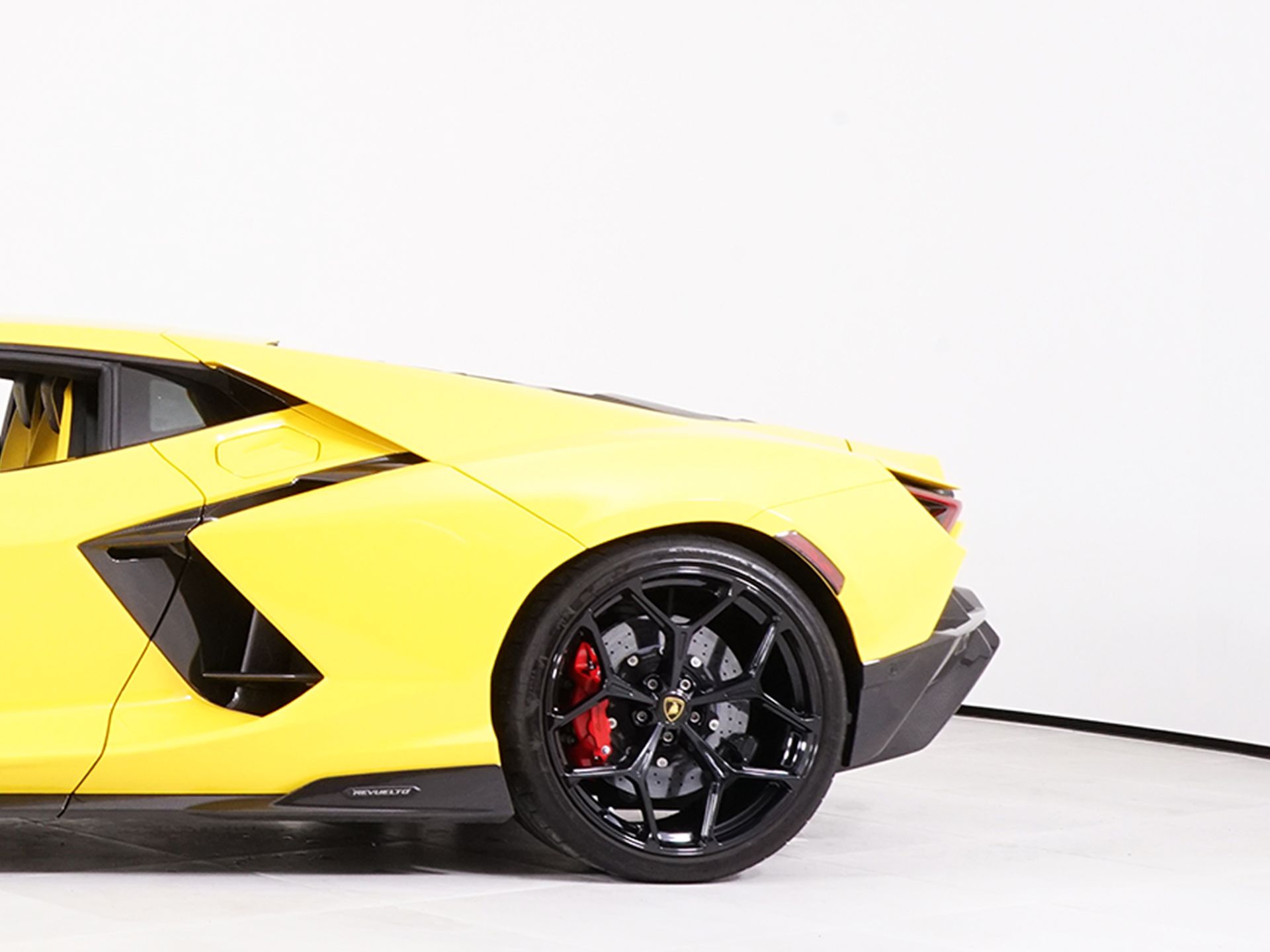 2025 Lamborghini Revuelto Base - Photo 13