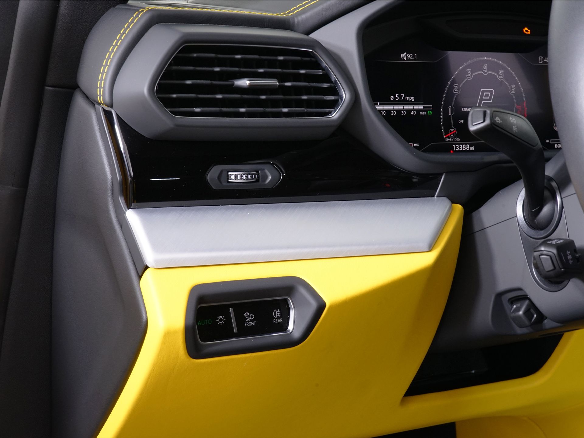 2023 Lamborghini Urus S - Photo 36