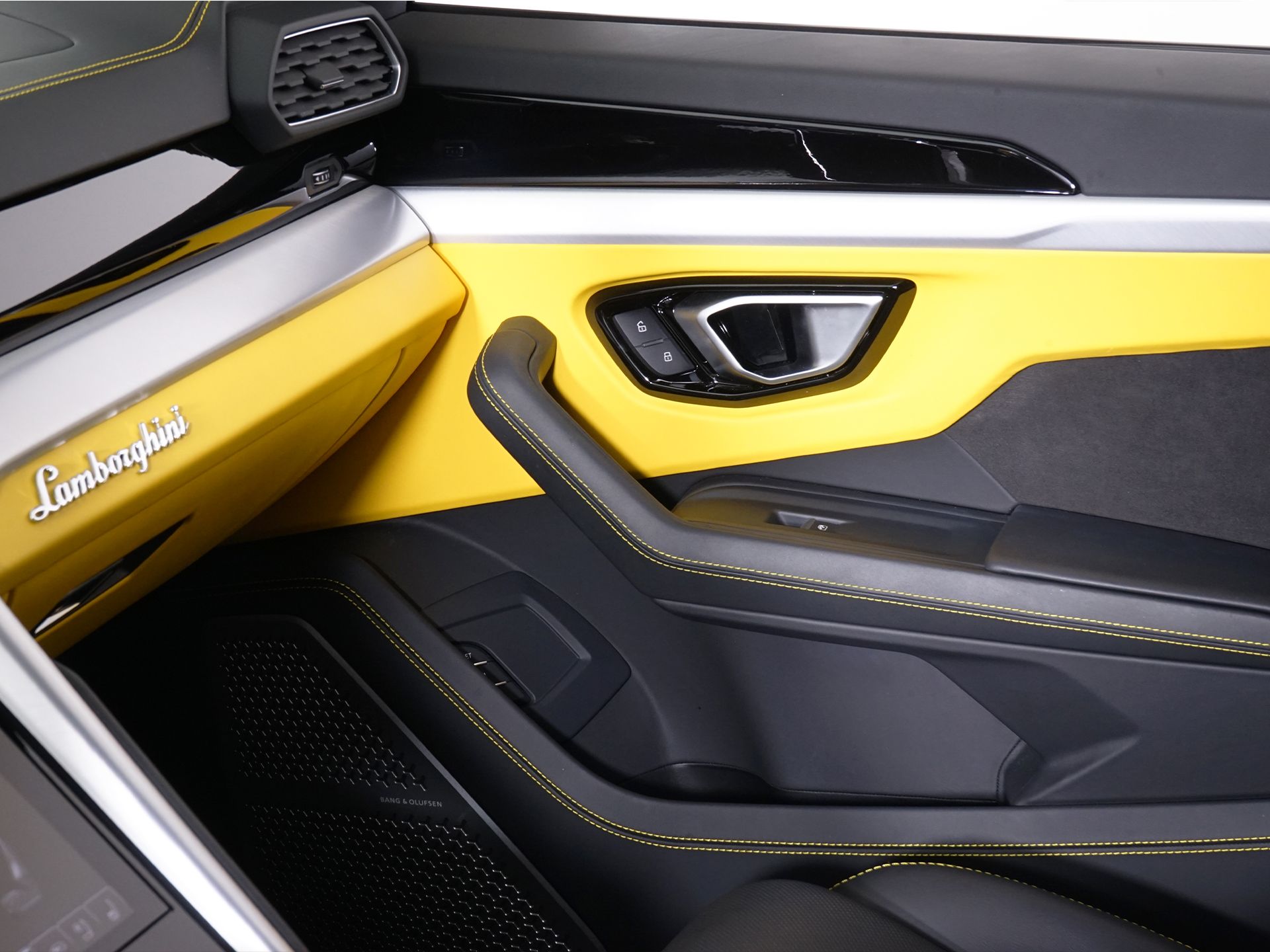2023 Lamborghini Urus S - Photo 23