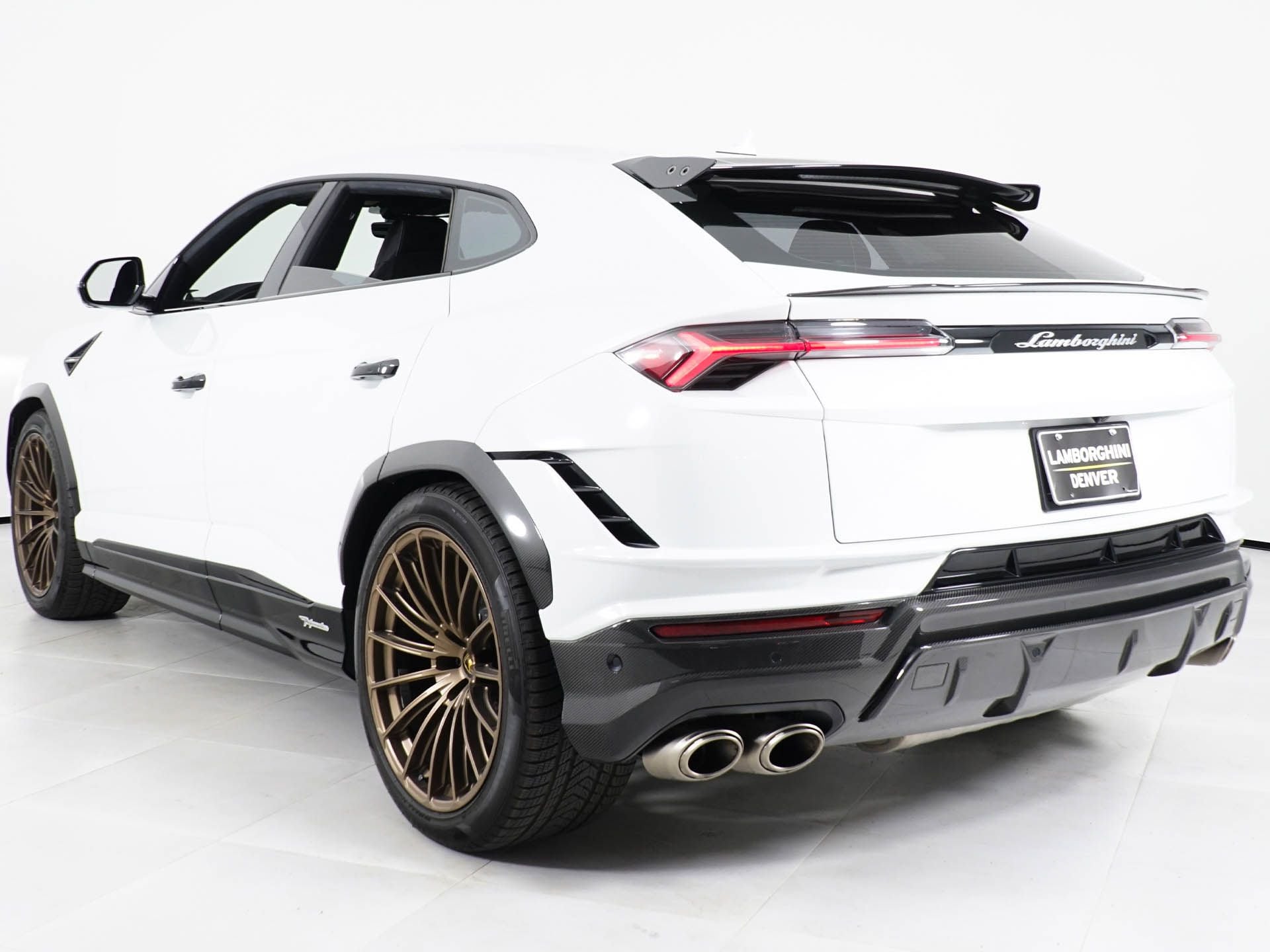 2023 Lamborghini Urus Performante - Photo 17