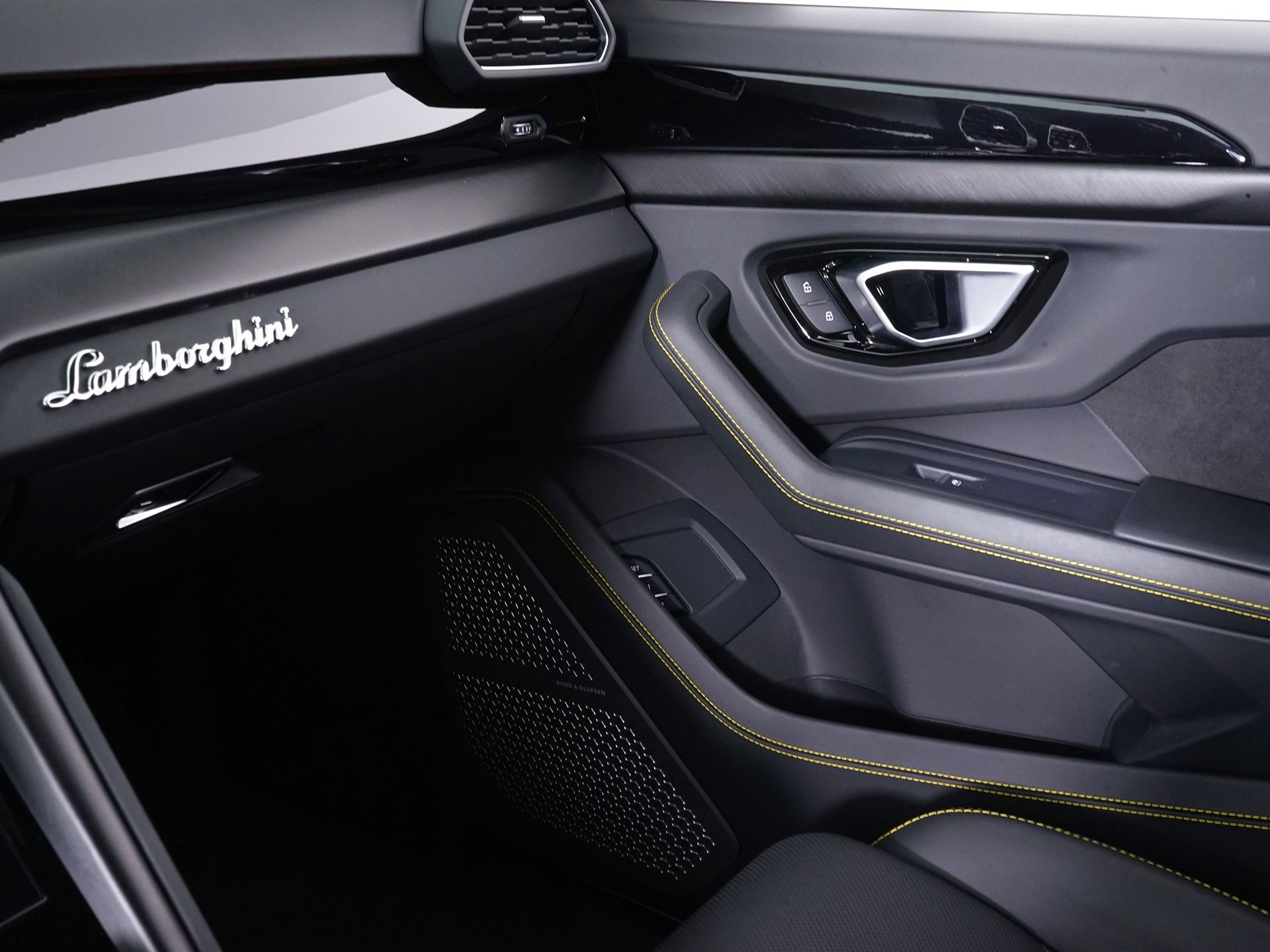 2023 Lamborghini Urus S - Photo 22