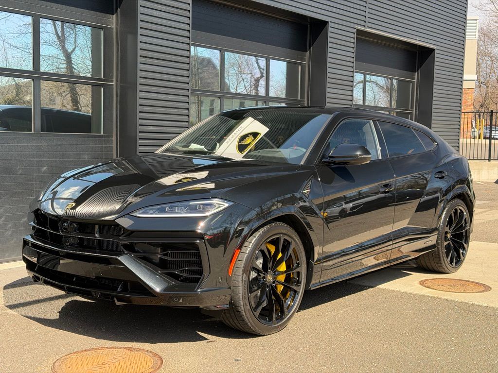 2026 Lamborghini Urus SE's photo