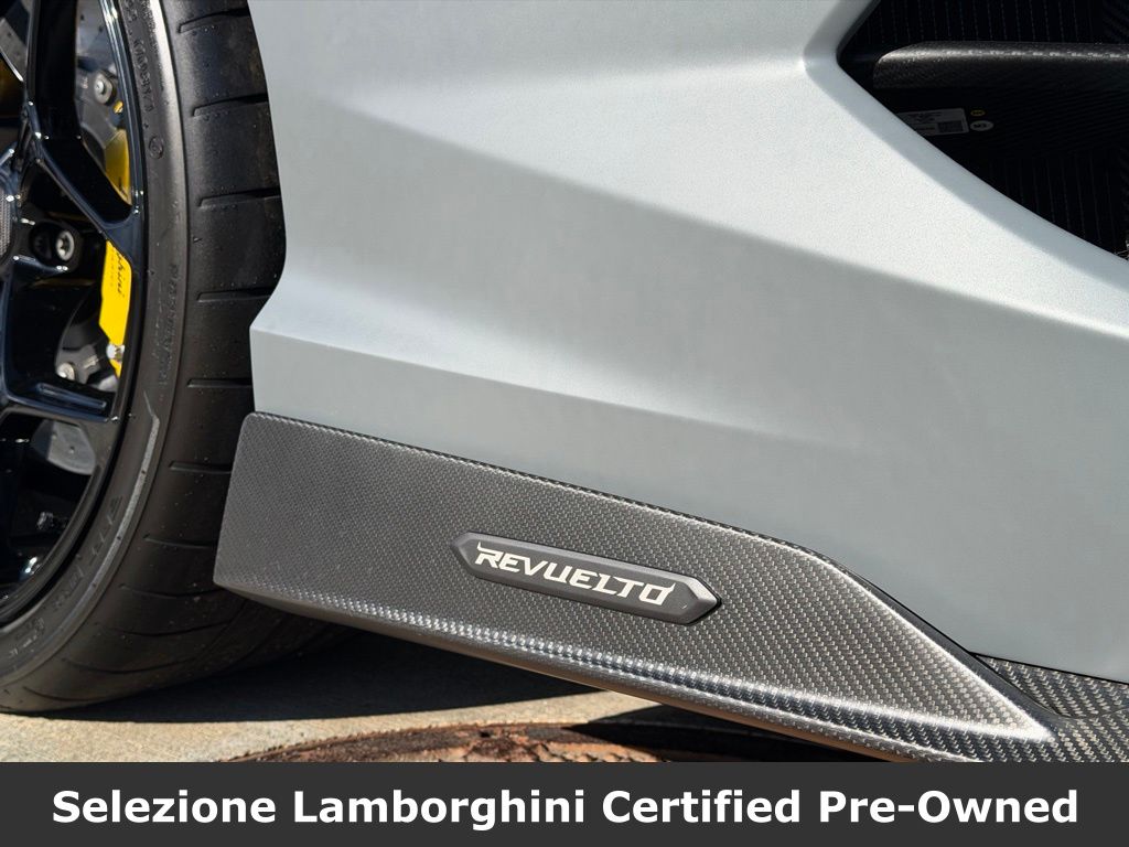 2025 Lamborghini Revuelto Base - Photo 11