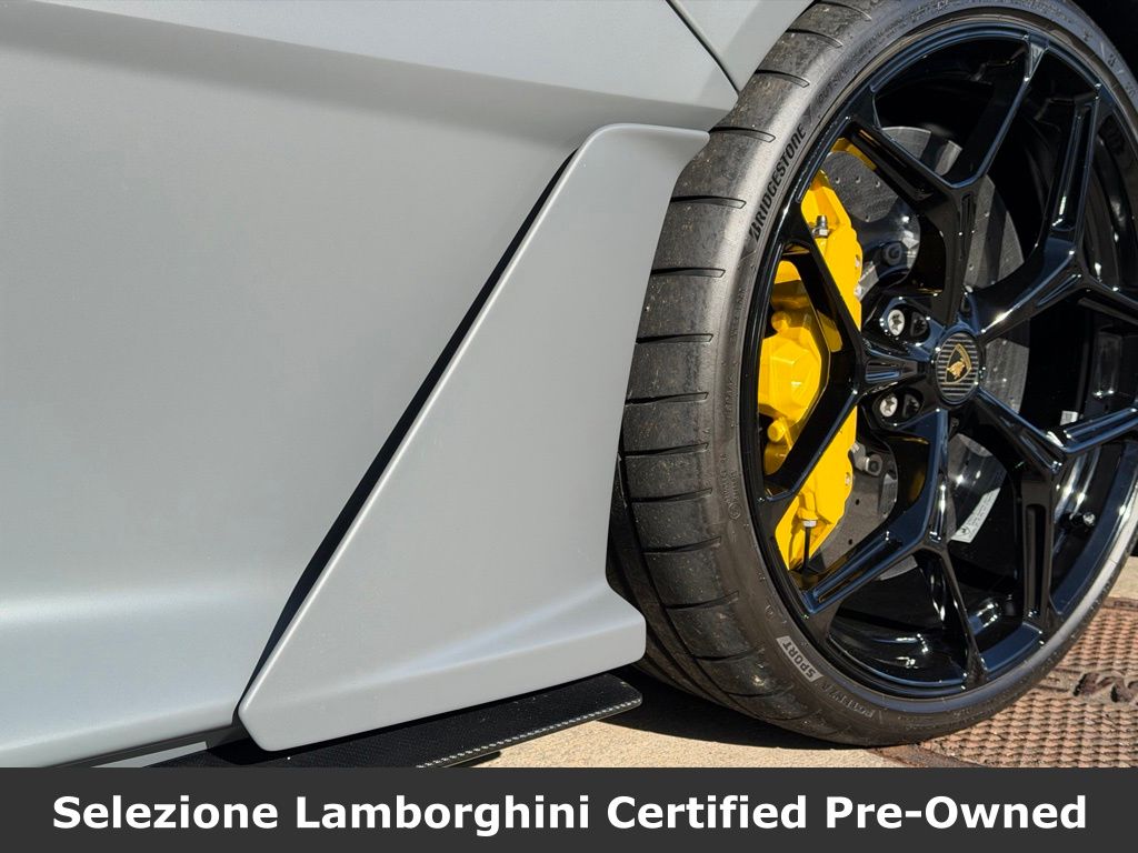 2025 Lamborghini Revuelto Base - Photo 19