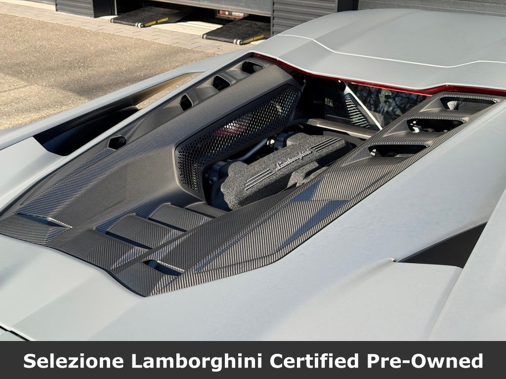 2025 Lamborghini Revuelto Base - Photo 17