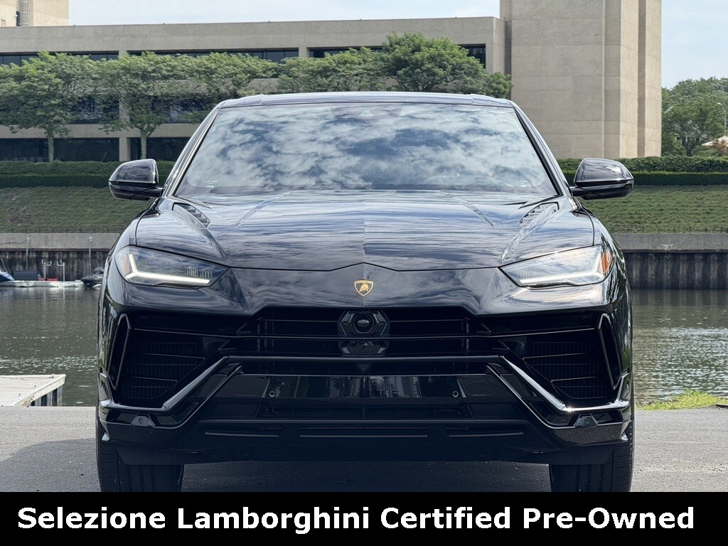2023 Lamborghini Urus S photo 2