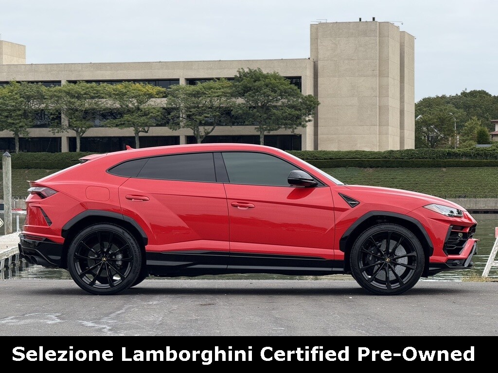2022 Lamborghini Urus Base photo 4