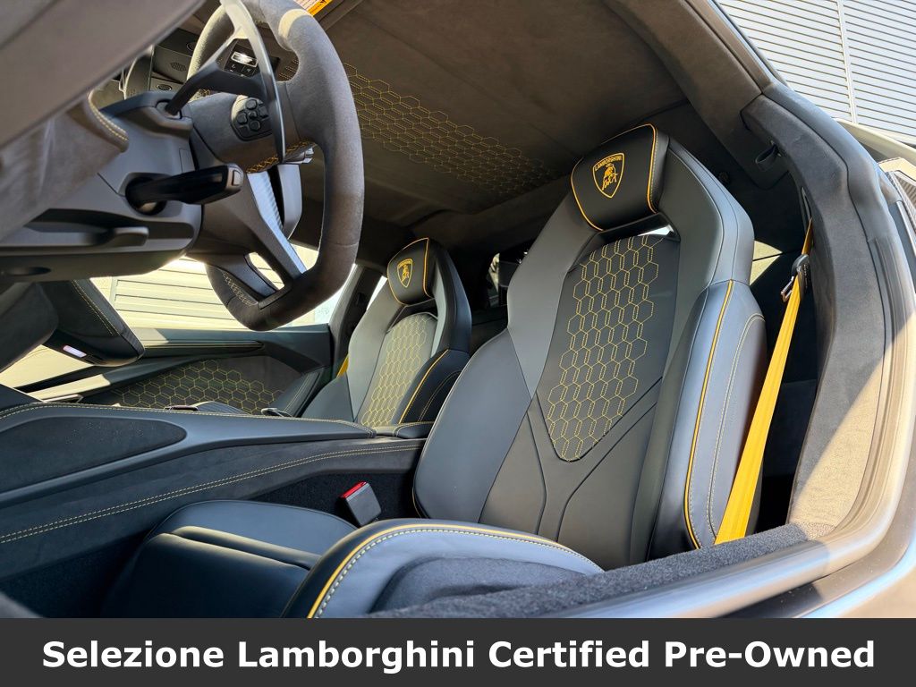 2025 Lamborghini Revuelto Base - Photo 20