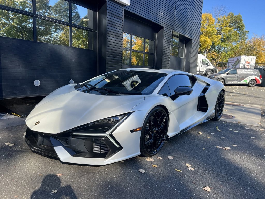  Lamborghini Revuelto