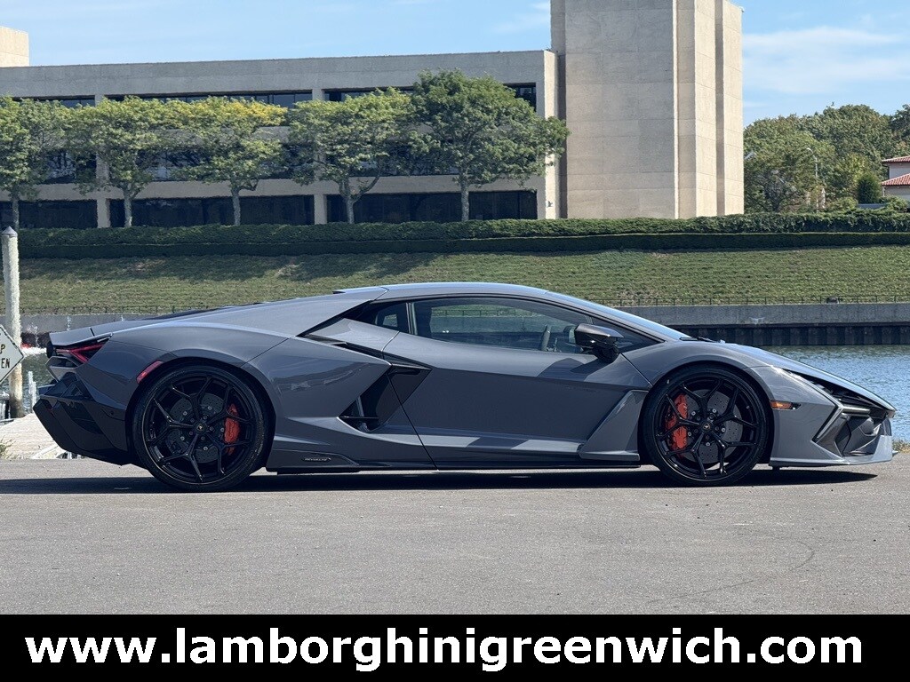 2024 Lamborghini Revuelto photo 3
