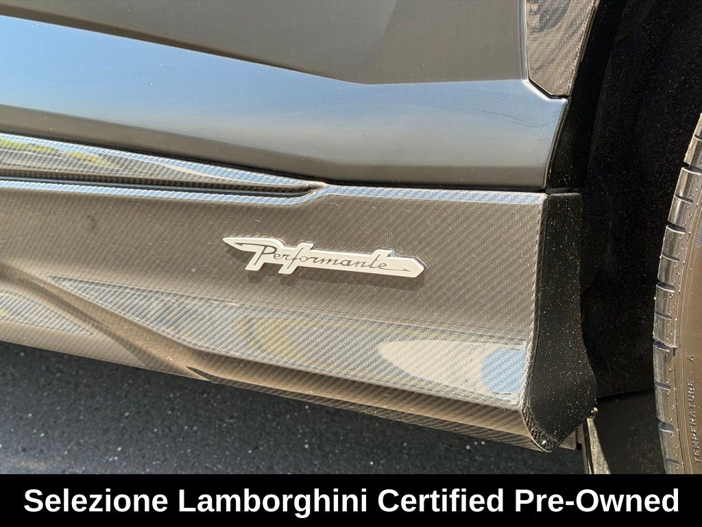 2023 Lamborghini Urus Performante - Photo 13