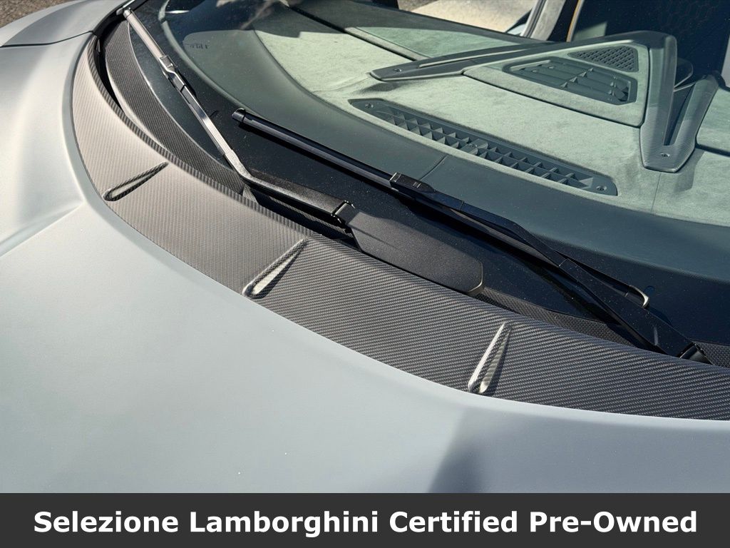 2025 Lamborghini Revuelto Base - Photo 12