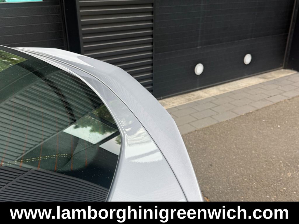 2026 Lamborghini Urus SE - Photo 5