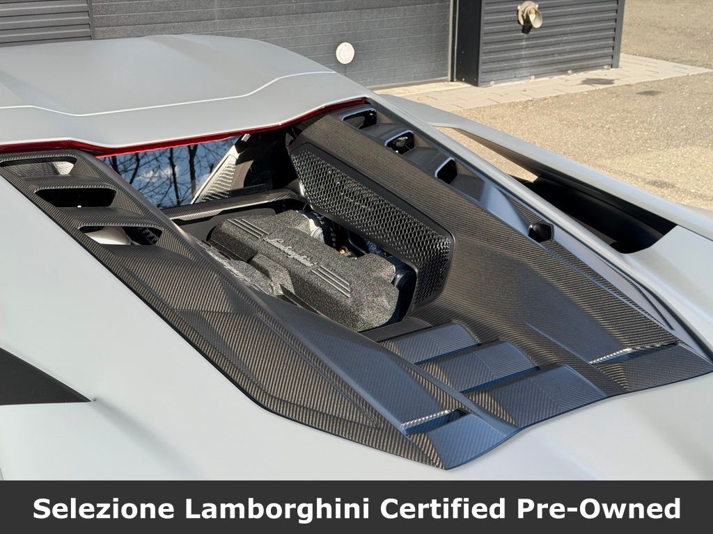 2025 Lamborghini Revuelto Base - Photo 18