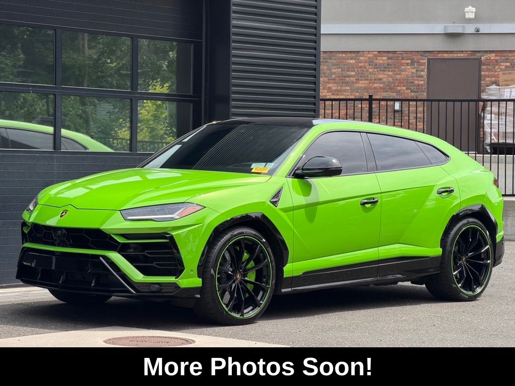 2022 Lamborghini Urus 4.0 V8 Pearl Capsule's photo
