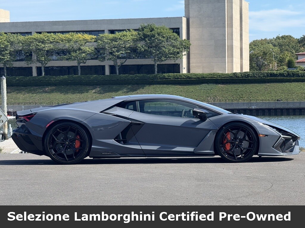 2024 Lamborghini Revuelto photo 3