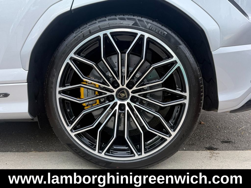 2026 Lamborghini Urus SE - Photo 8