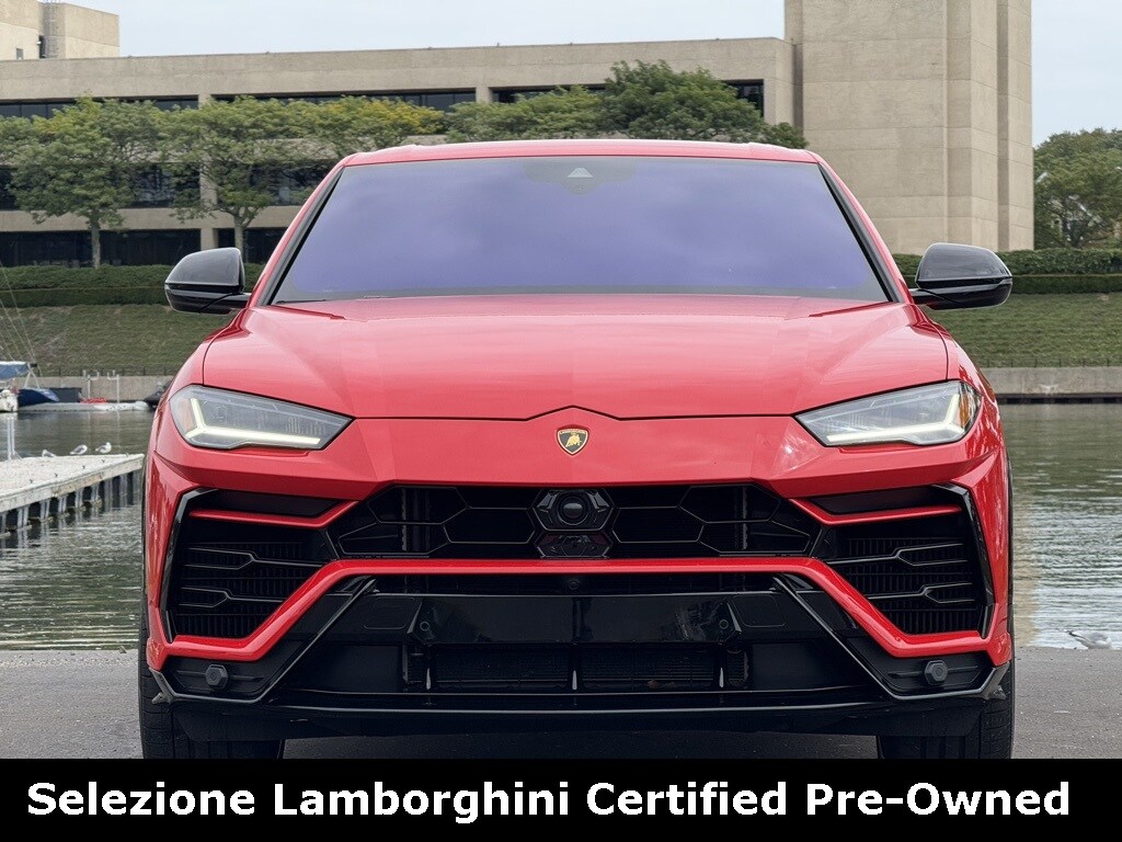 2022 Lamborghini Urus Base photo 2