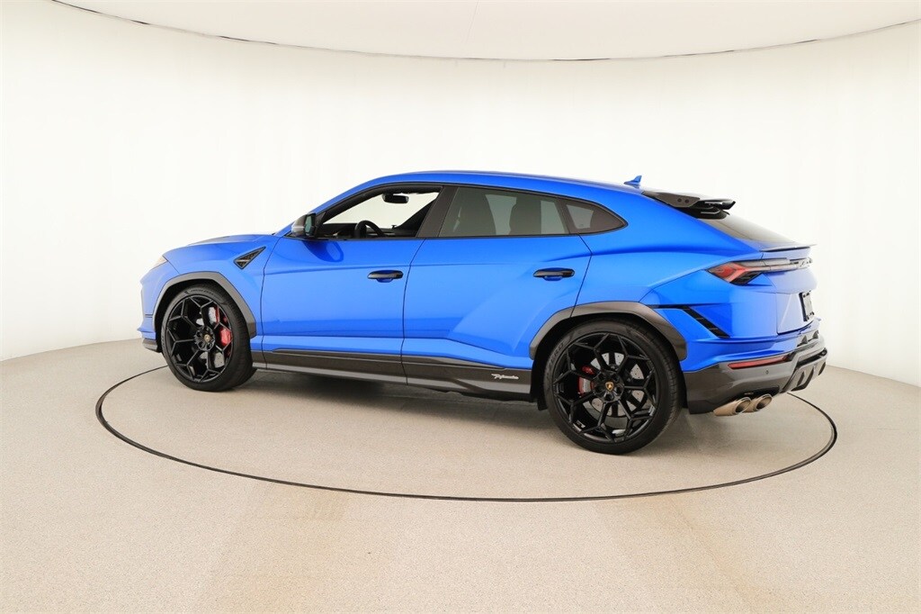 2023 Lamborghini Urus Performante photo 3