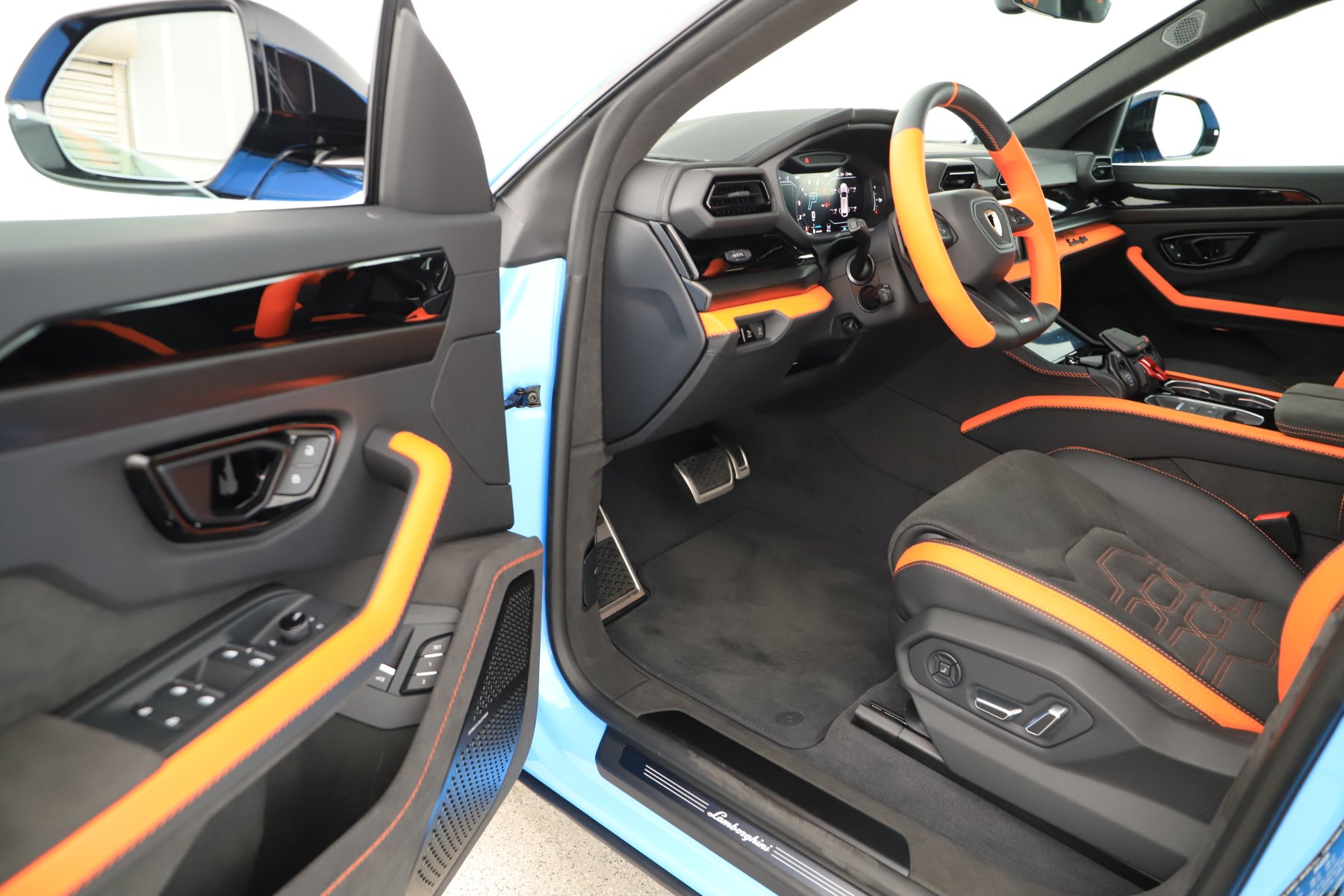 2026 Lamborghini Urus SE - Photo 13