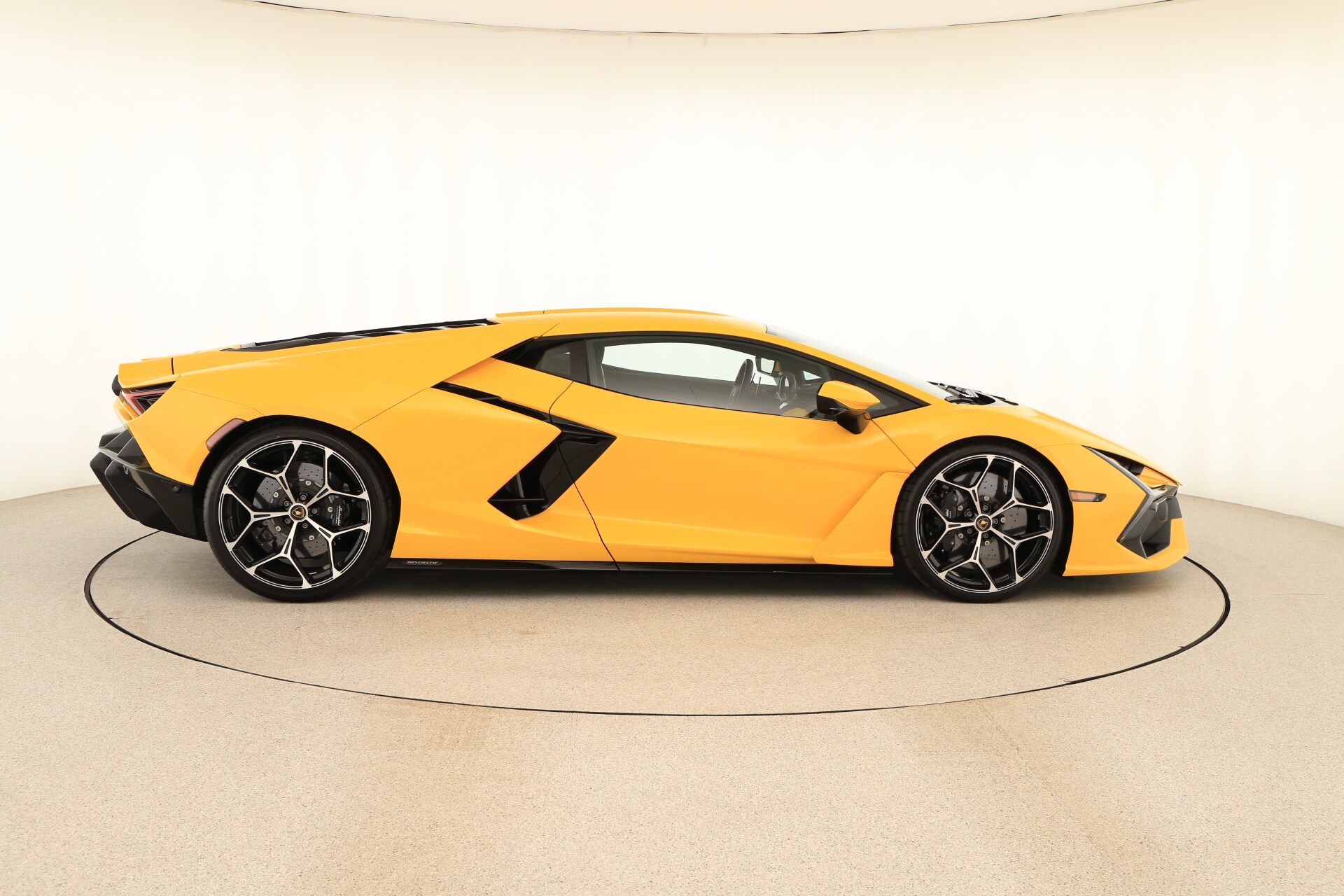 2025 Lamborghini Revuelto photo 3