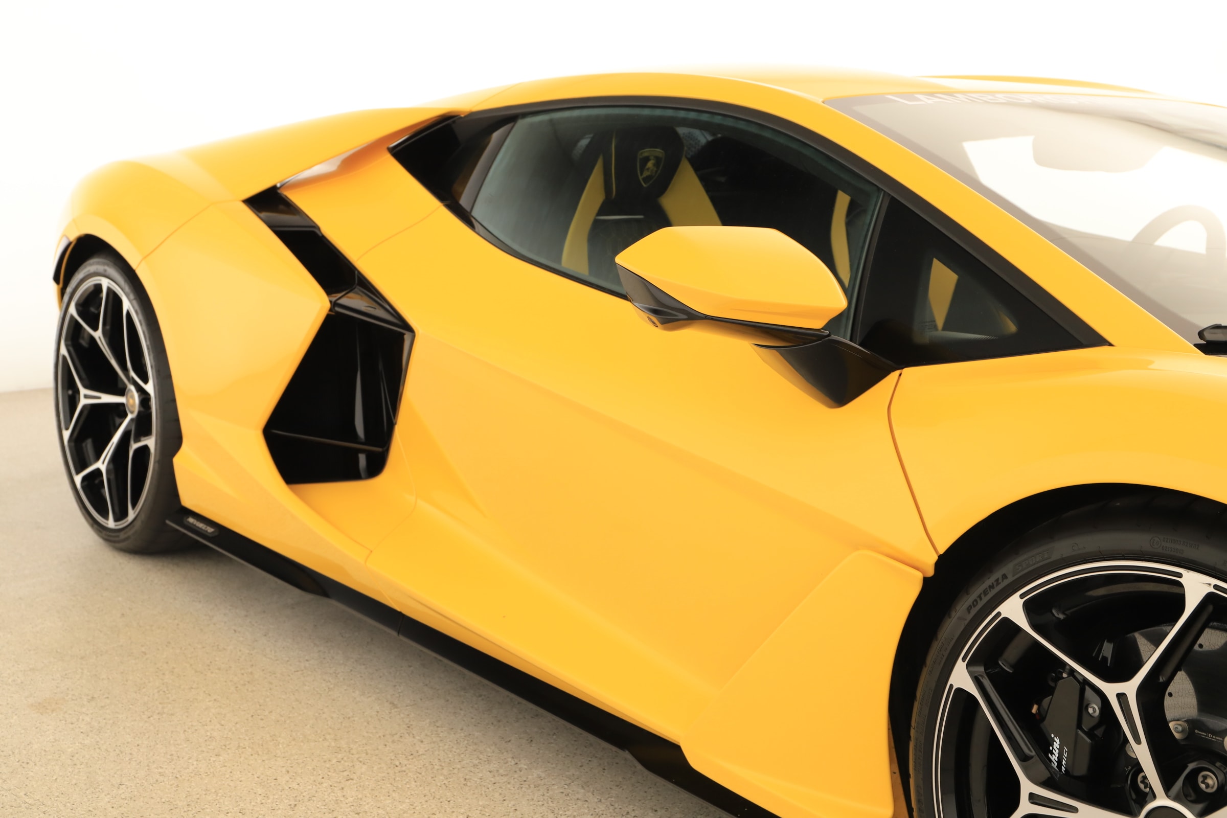 2025 Lamborghini Revuelto Base - Photo 26
