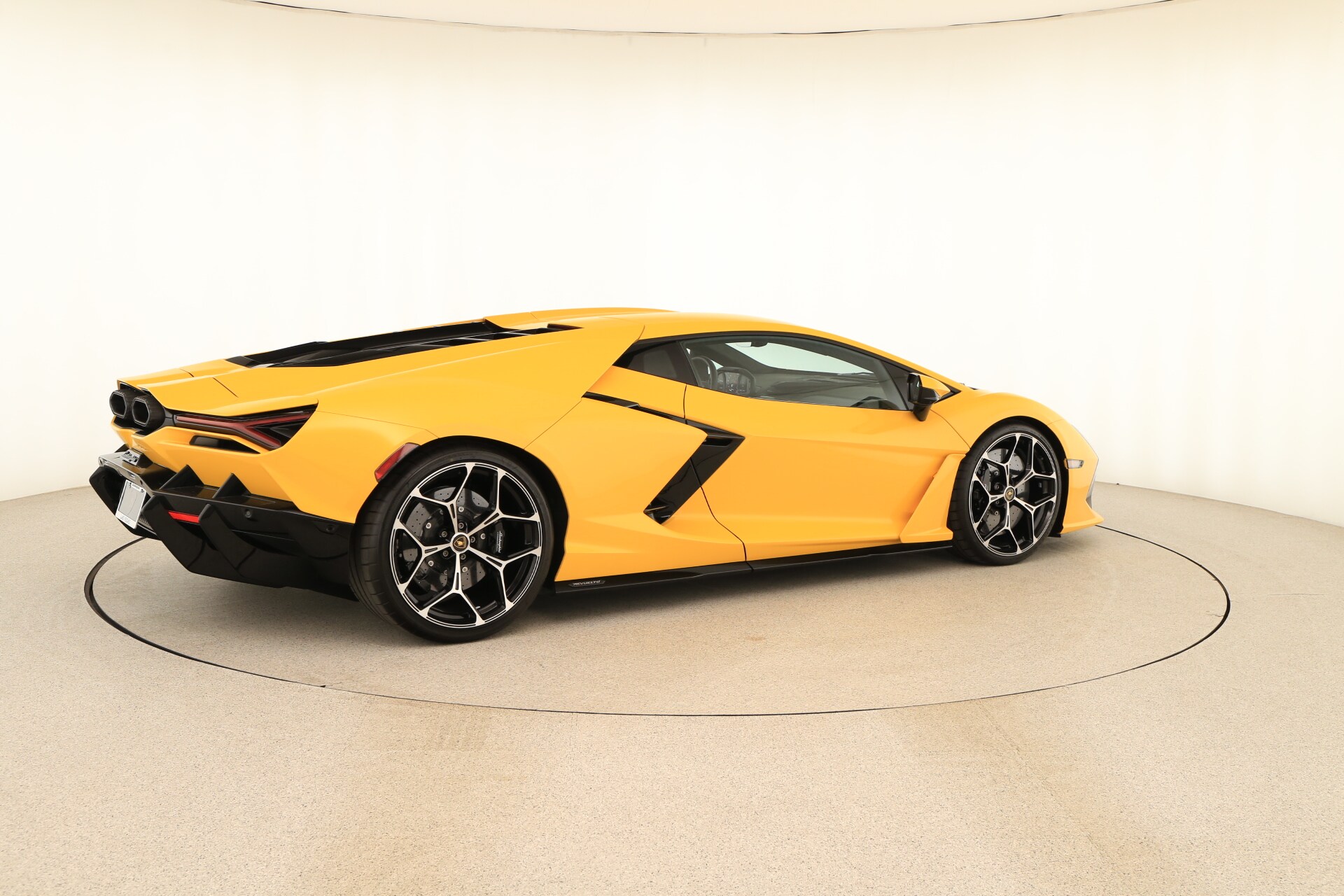 2025 Lamborghini Revuelto photo 4