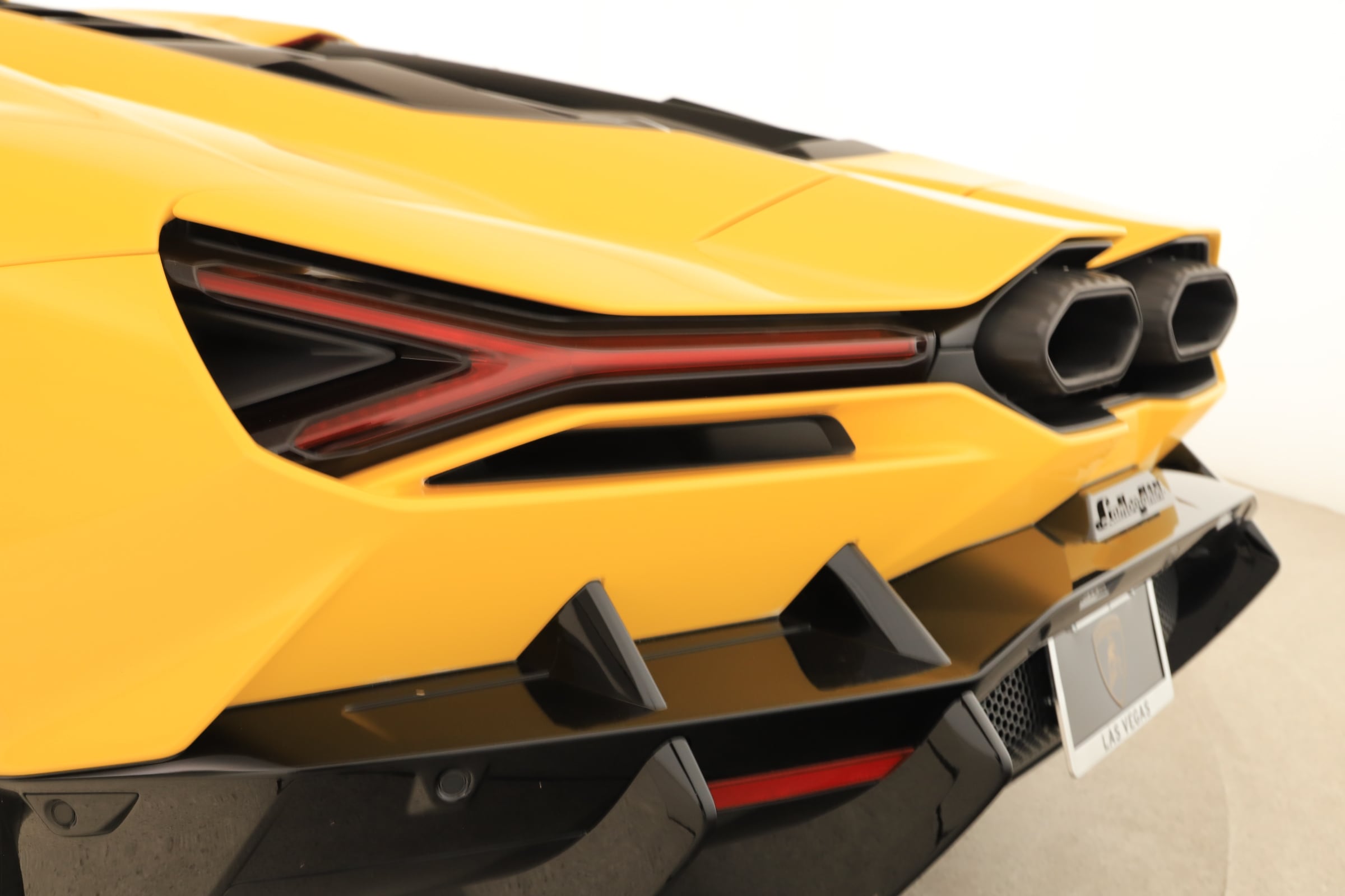 2025 Lamborghini Revuelto Base - Photo 29