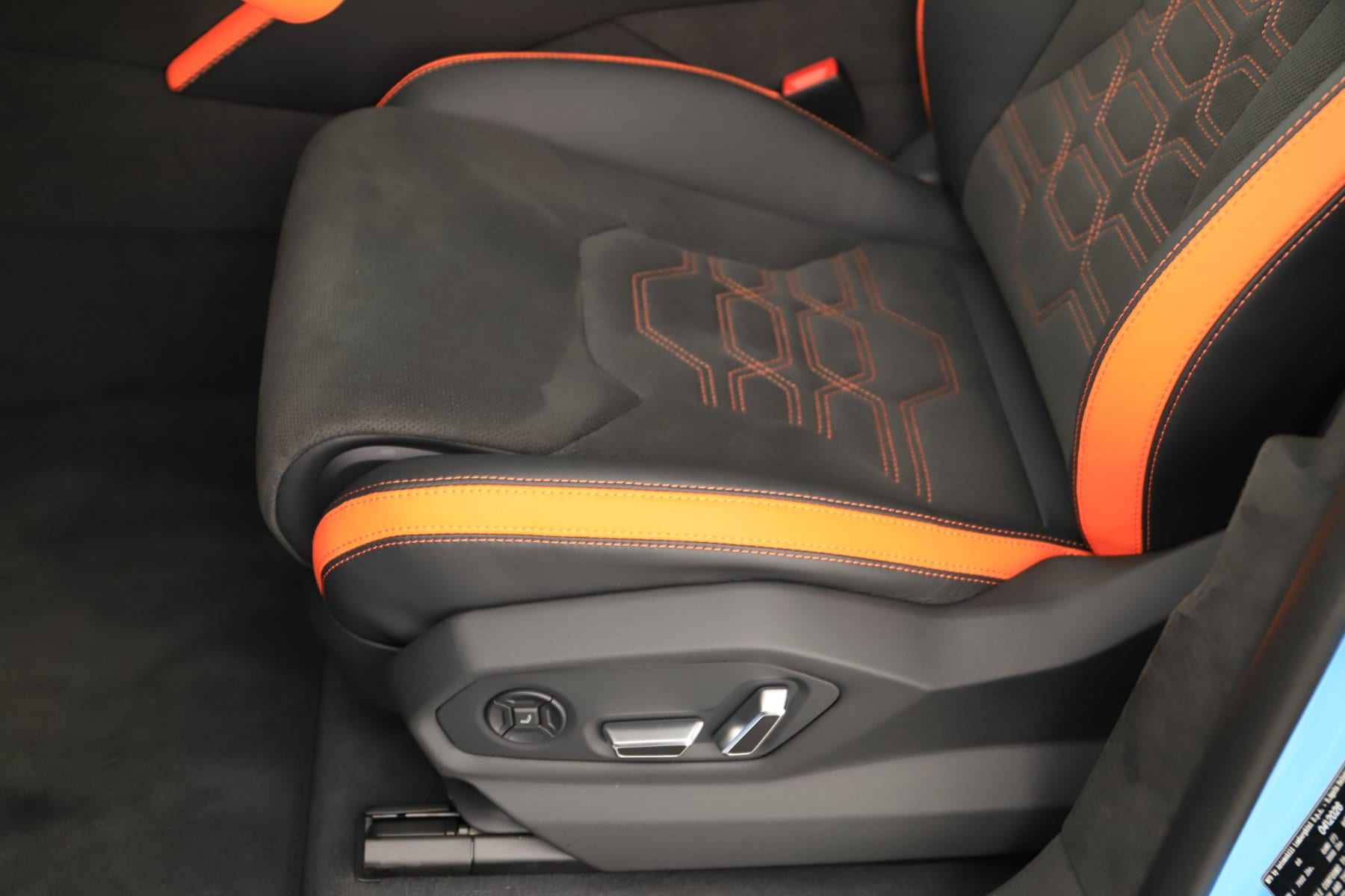 2026 Lamborghini Urus SE - Photo 17