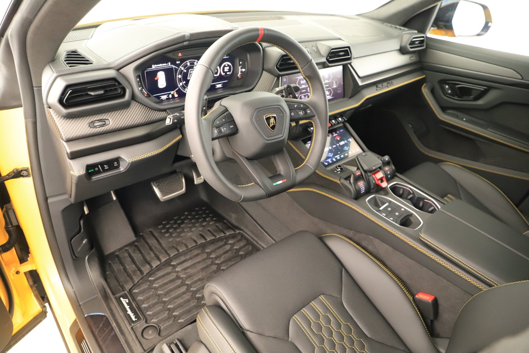 2026 Lamborghini Urus SE - Photo 18