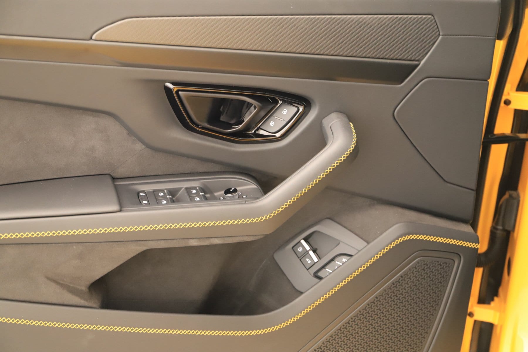 2026 Lamborghini Urus SE - Photo 17