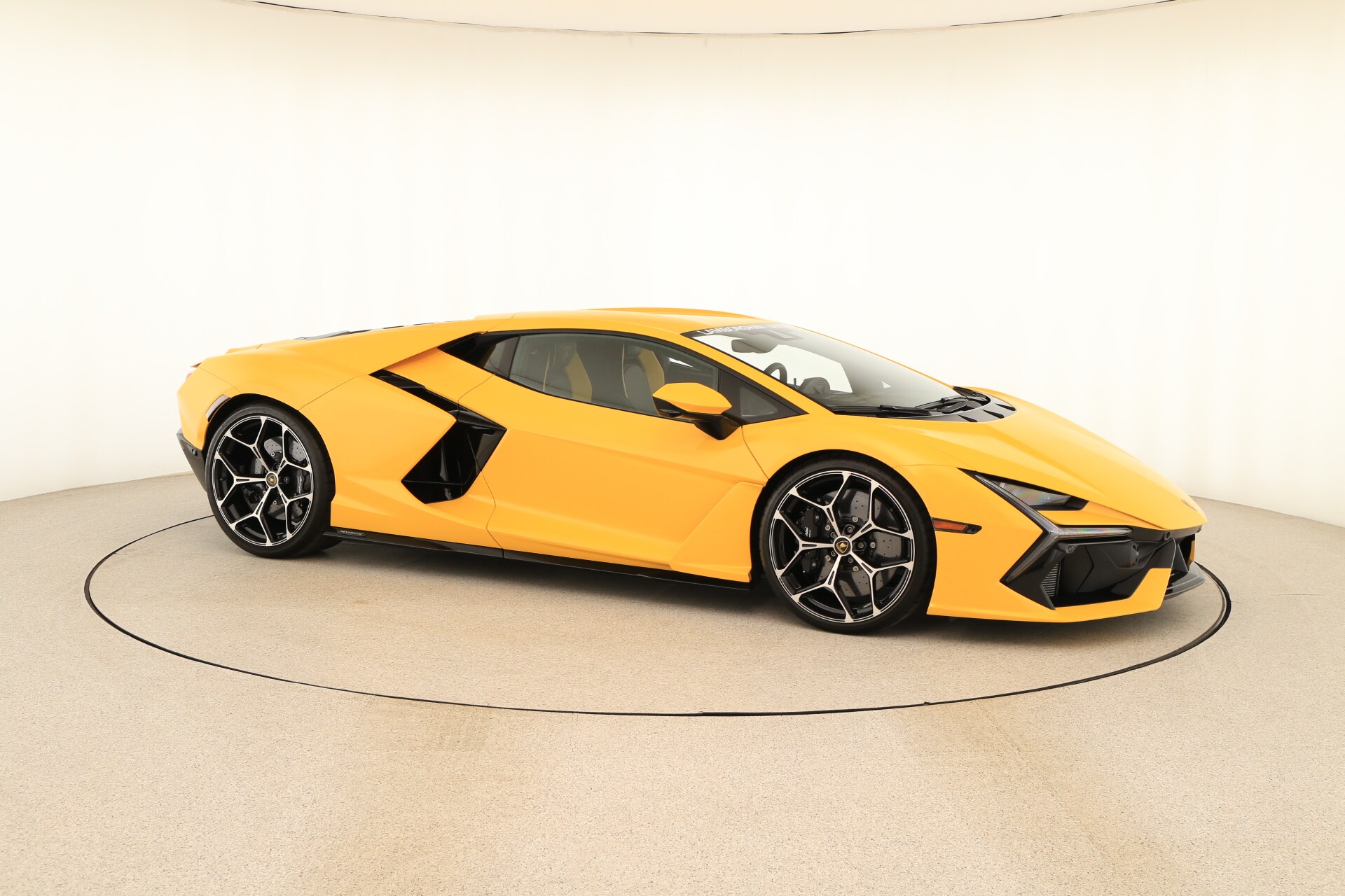 2025 Lamborghini Revuelto photo 2