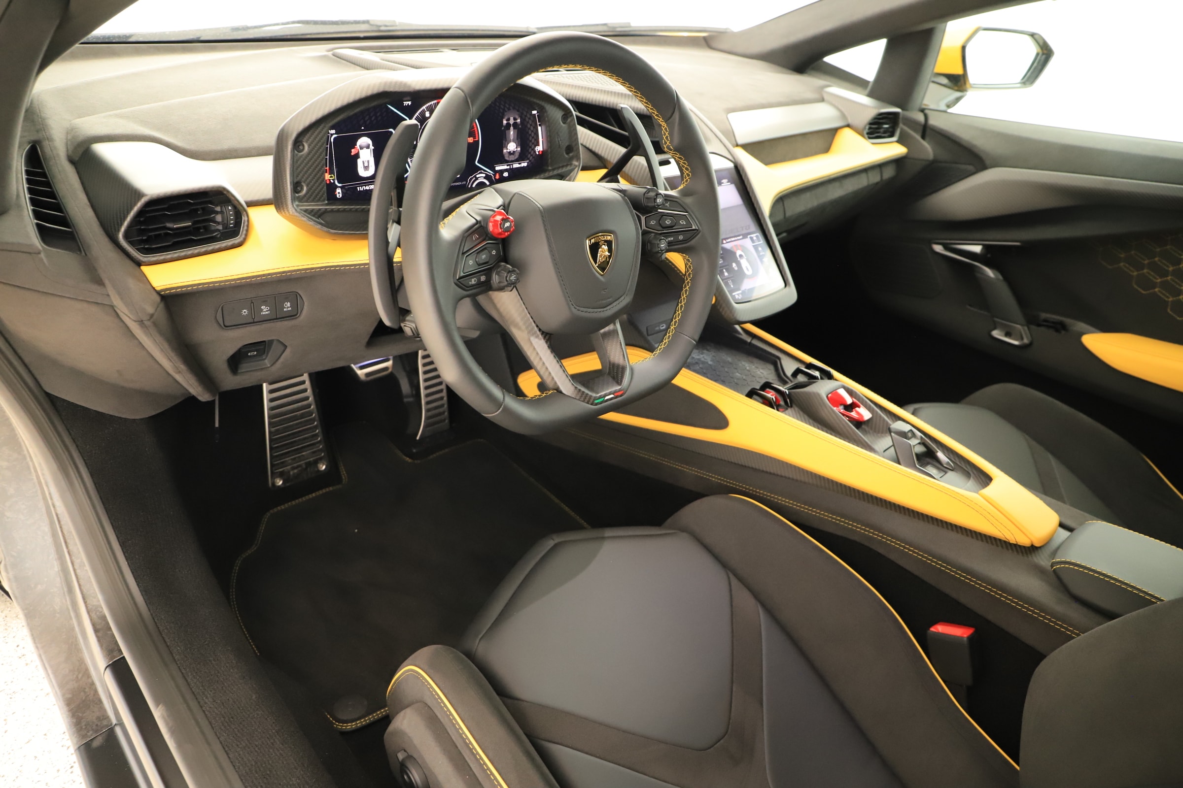 2025 Lamborghini Revuelto Base - Photo 14