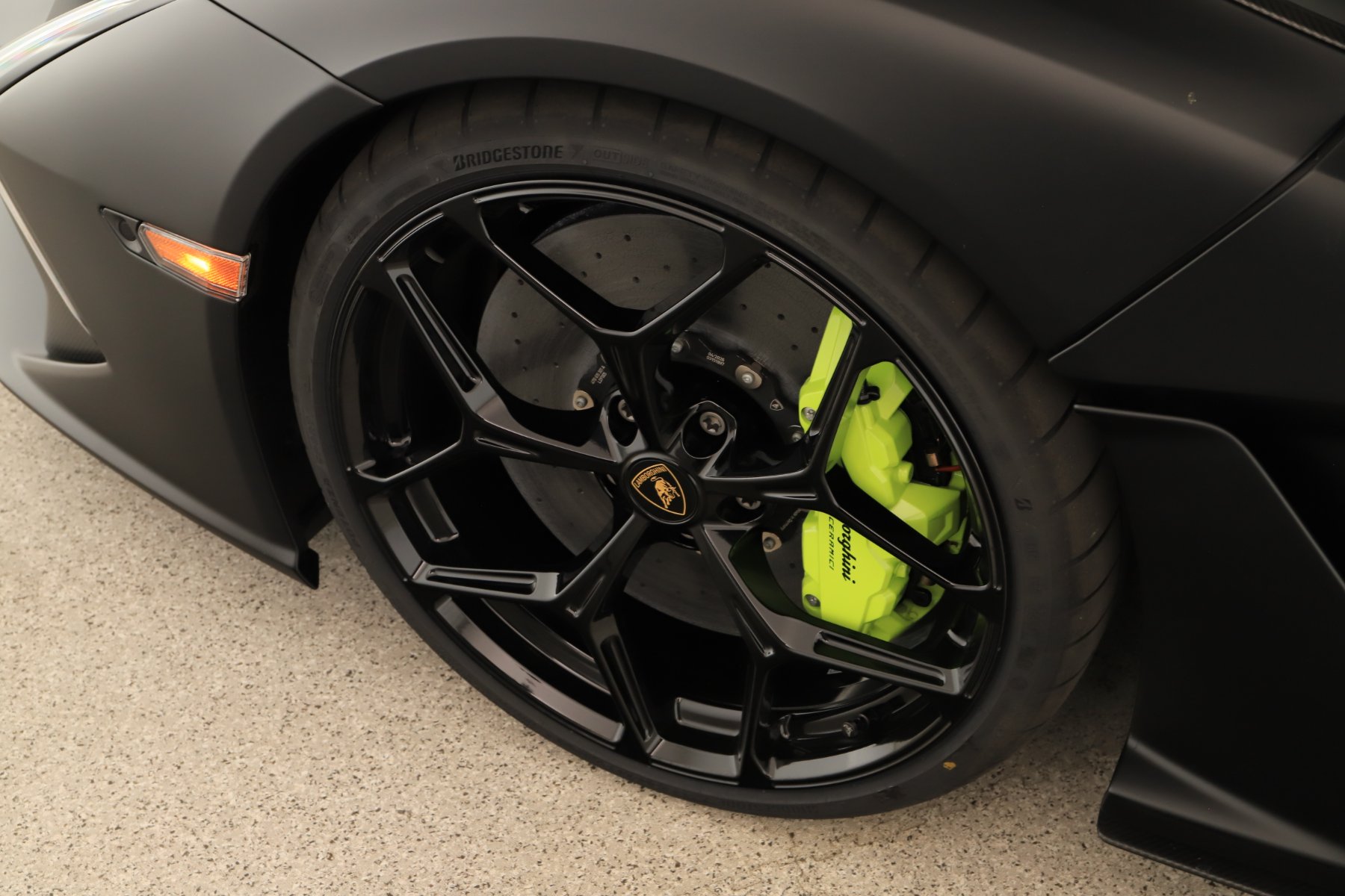 2026 Lamborghini Revuelto Base - Photo 35