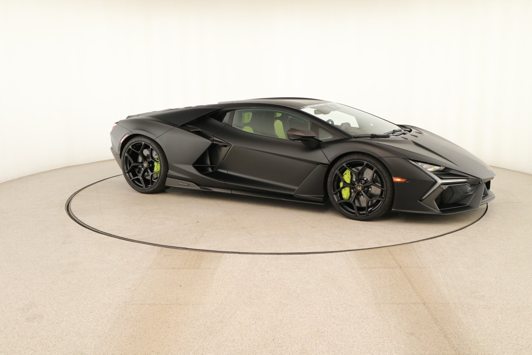 2026 Lamborghini Revuelto Base - Photo 2
