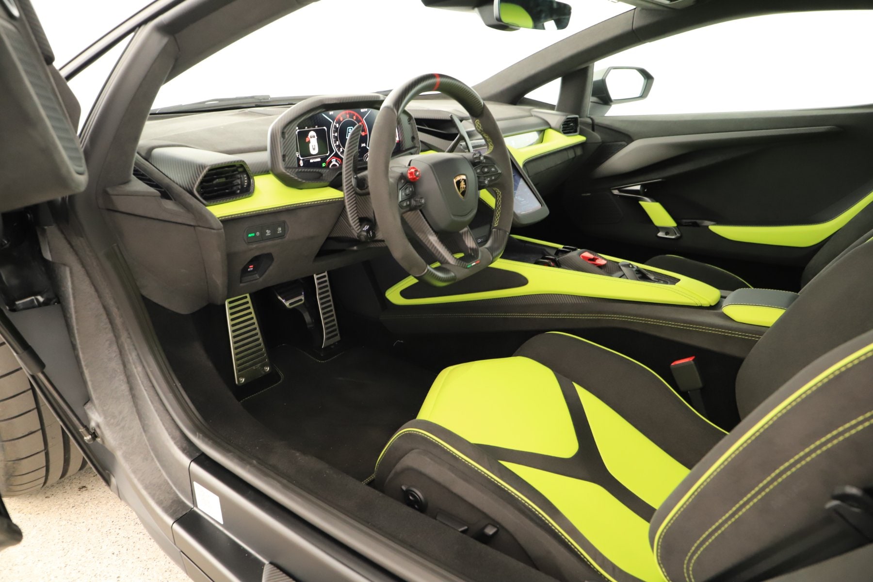 2026 Lamborghini Revuelto Base - Photo 13